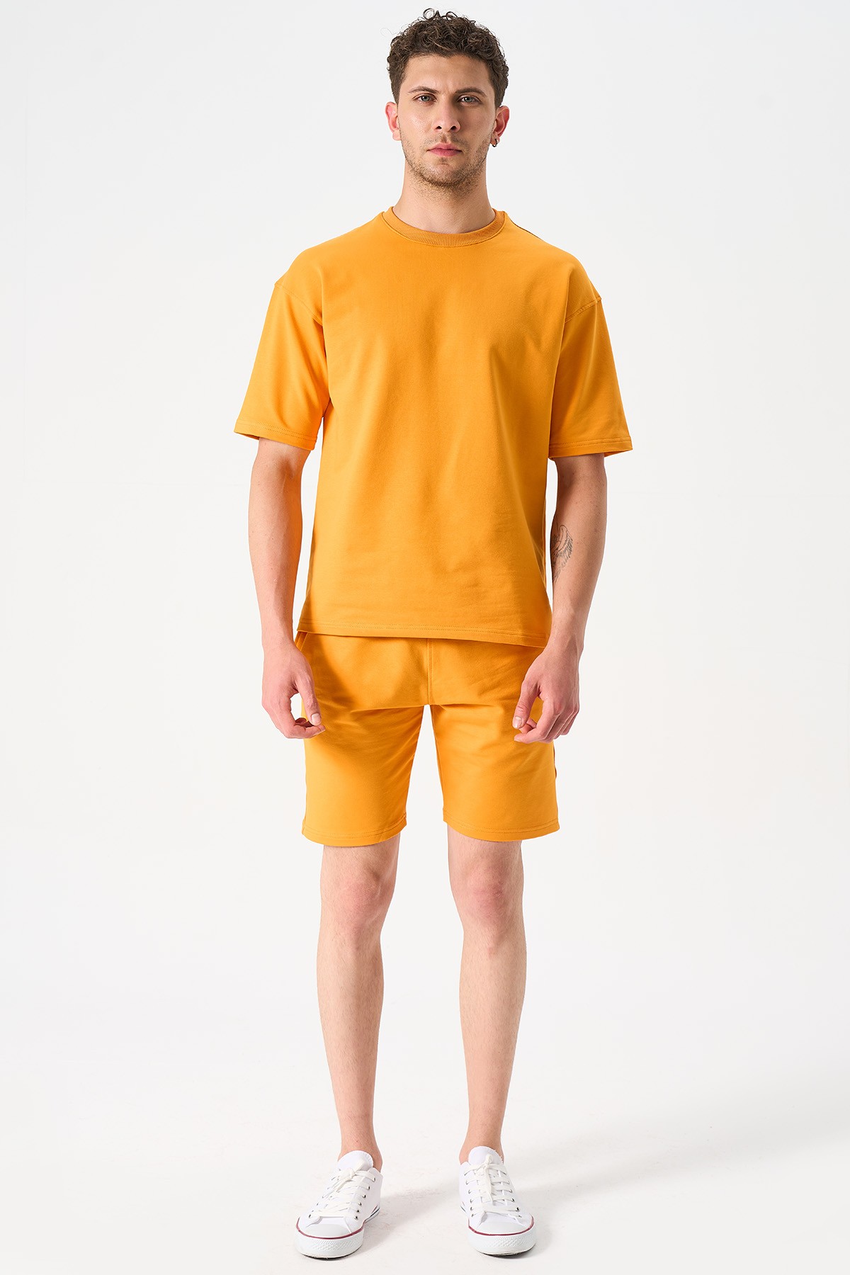 Herren Oversize T-Shirt und Shorts Set - GELB image