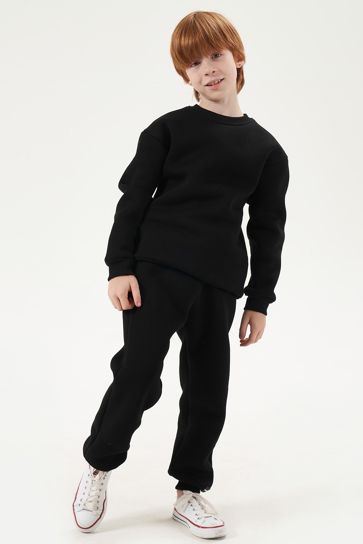 Jungen-Set aus Sweatshirt und Jogginghose - SCHWARZ main variant image