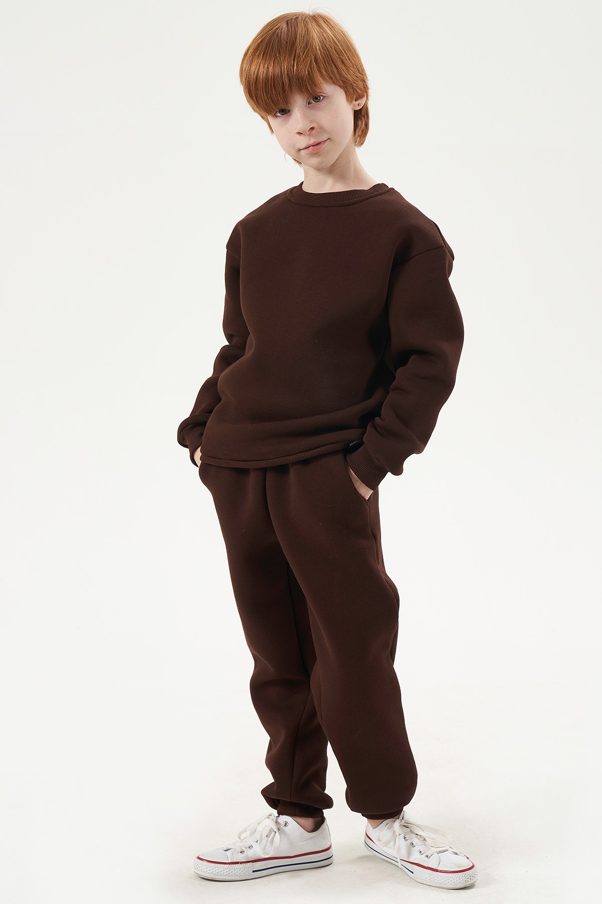 Jungen-Set aus Sweatshirt und Jogginghose - BRAUN main variant image