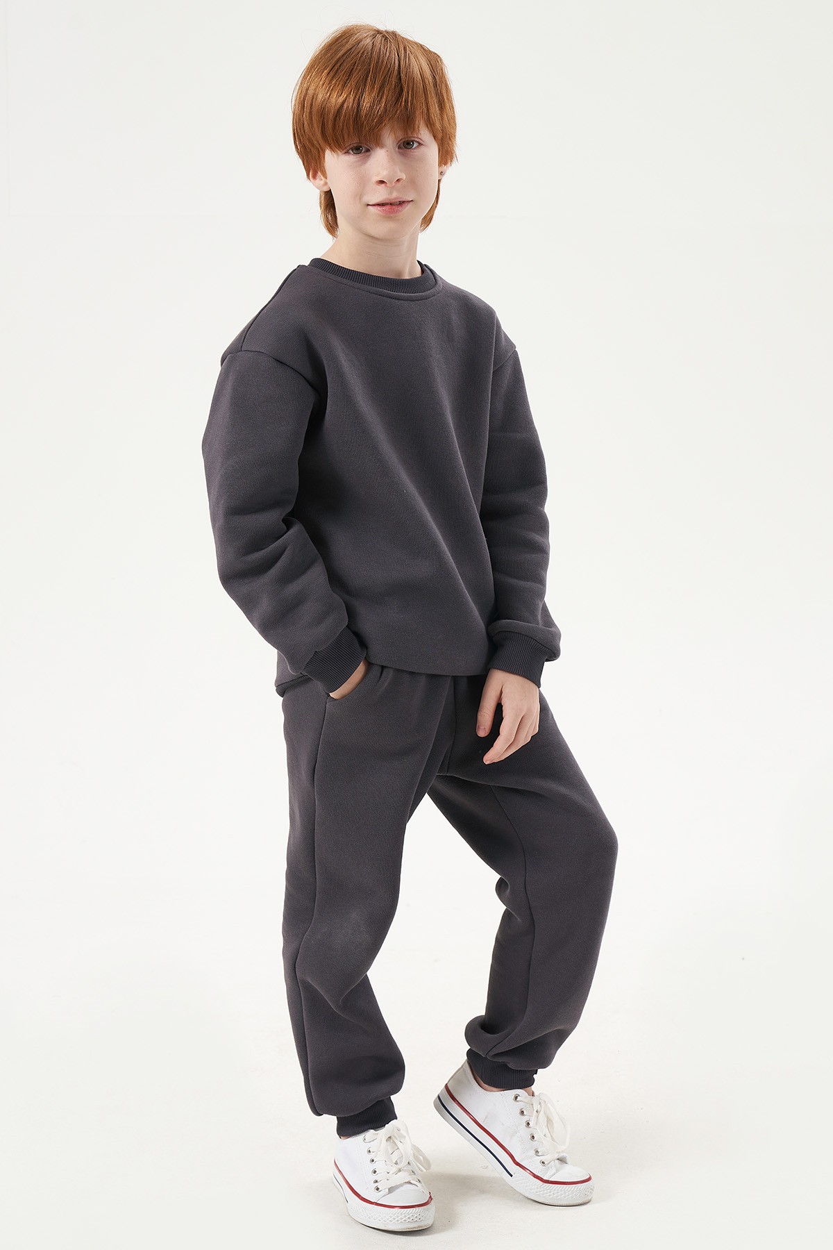 Jungen-Set aus Sweatshirt und Jogginghose - GRAU main variant image