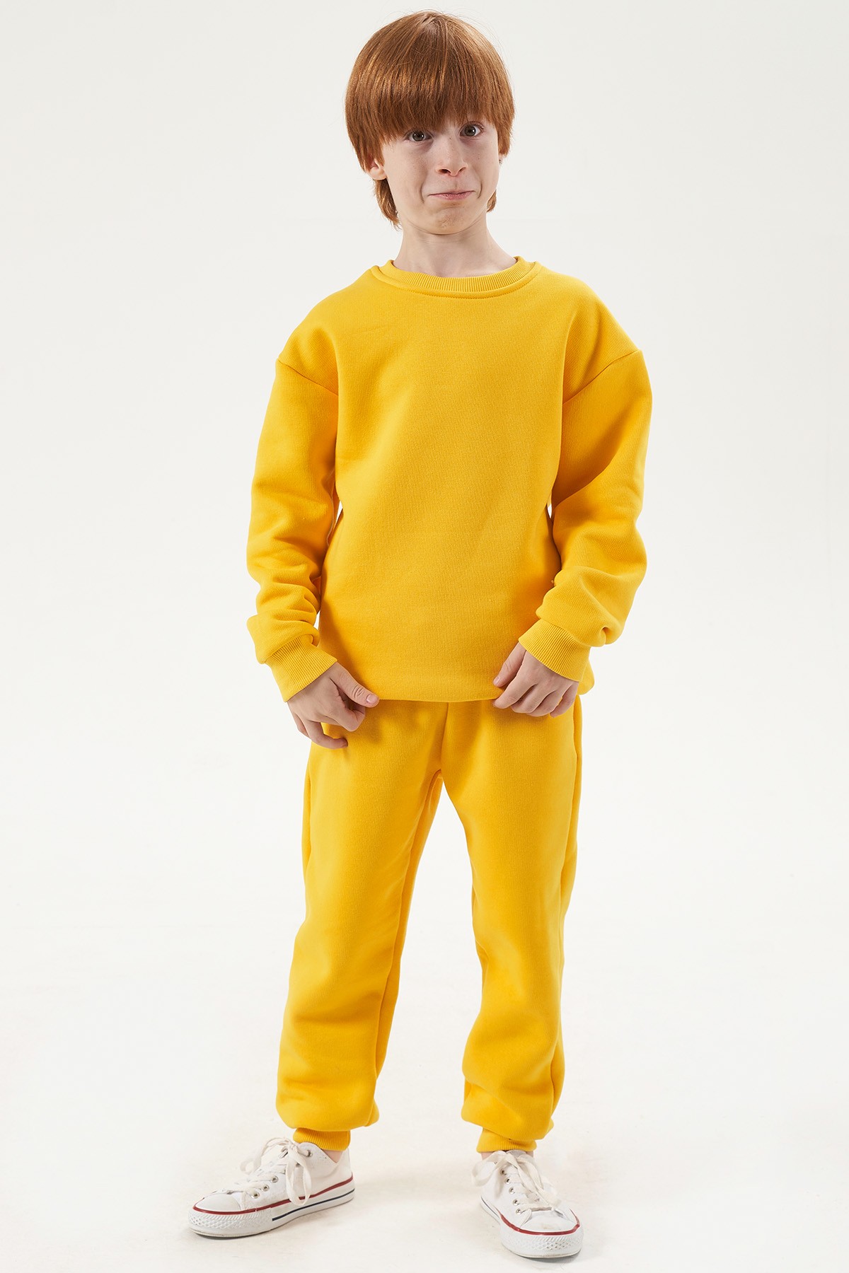 Jungen-Set aus Sweatshirt und Jogginghose - GELB main variant image