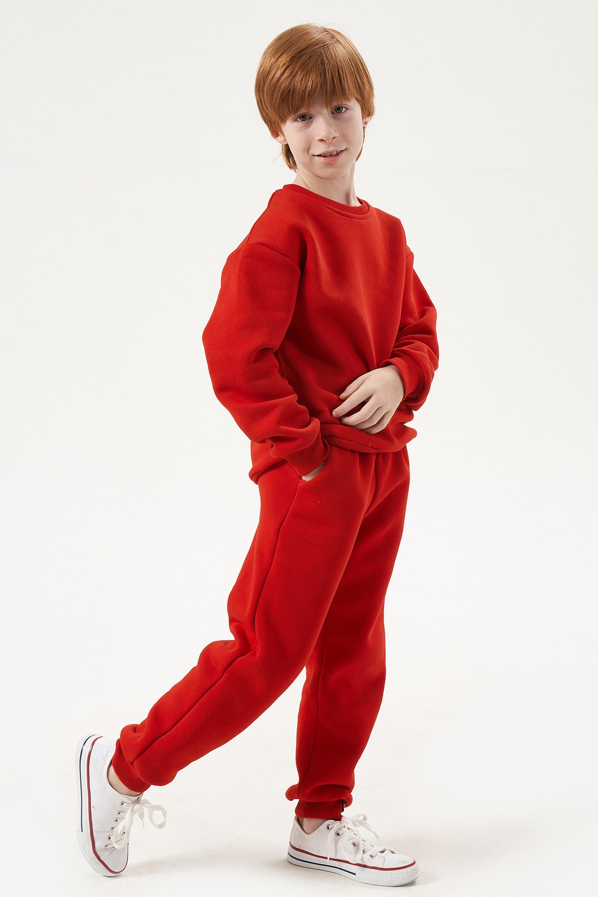 Jungen-Set aus Sweatshirt und Jogginghose - ROT main variant image