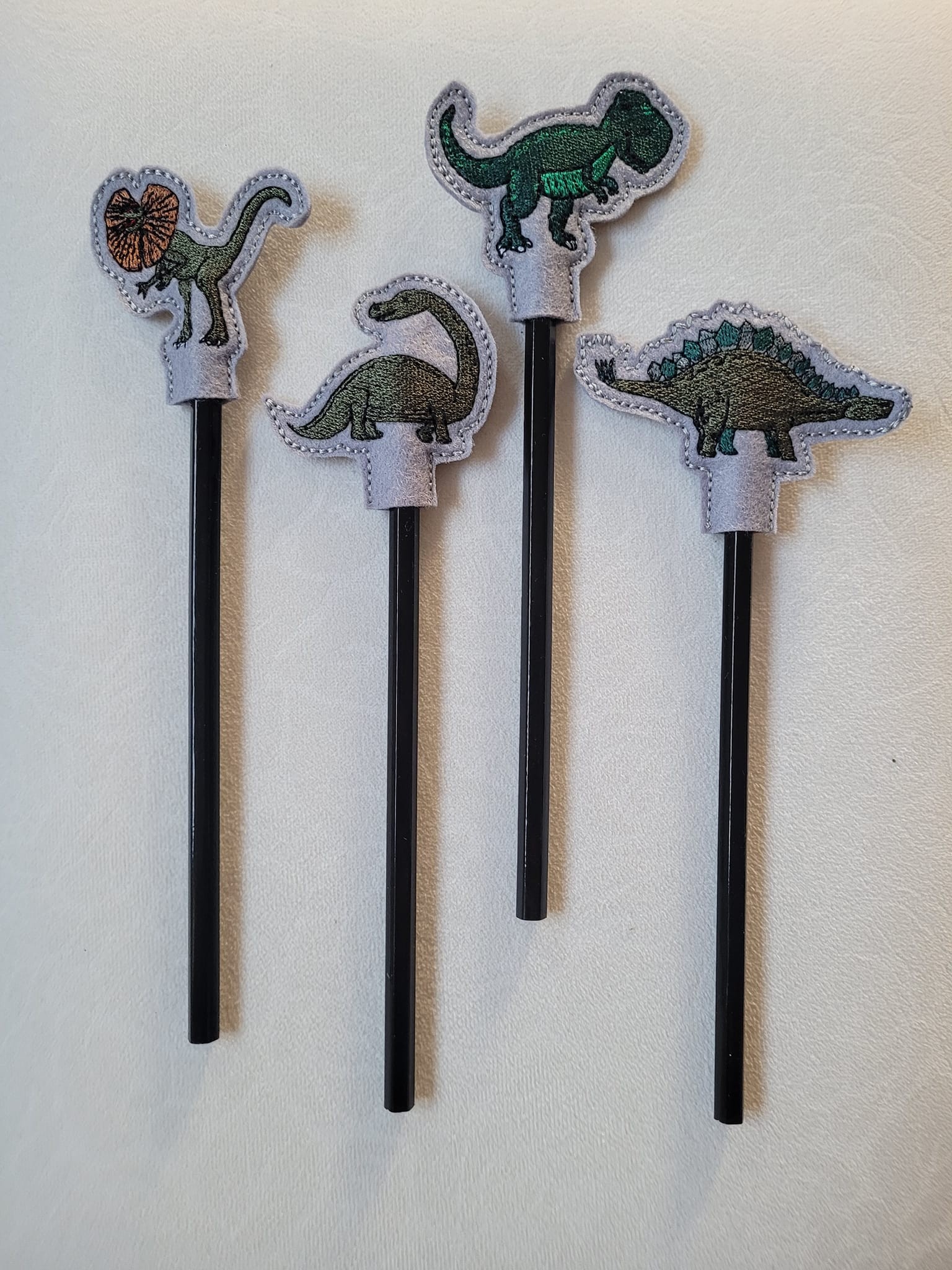 Stickdatei ITH Stifte Topper Dinosaurier