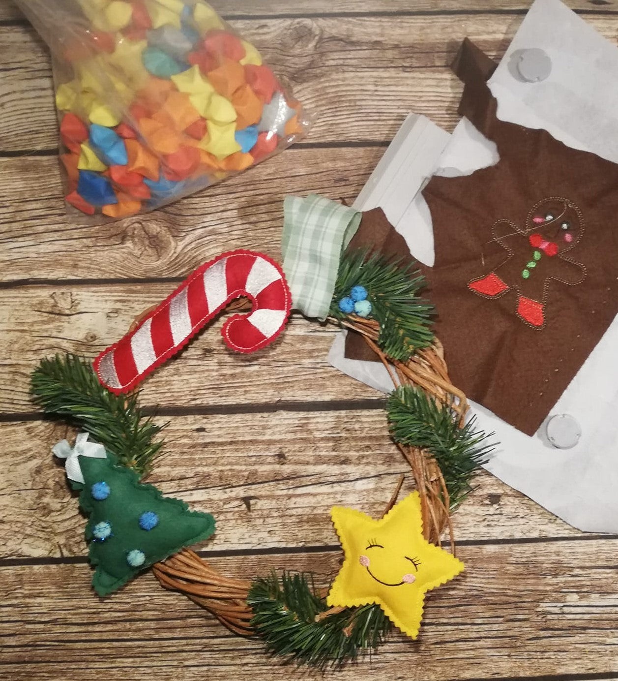 Stickdatei ITH Türkranz Motive Weihnachtstürkranz