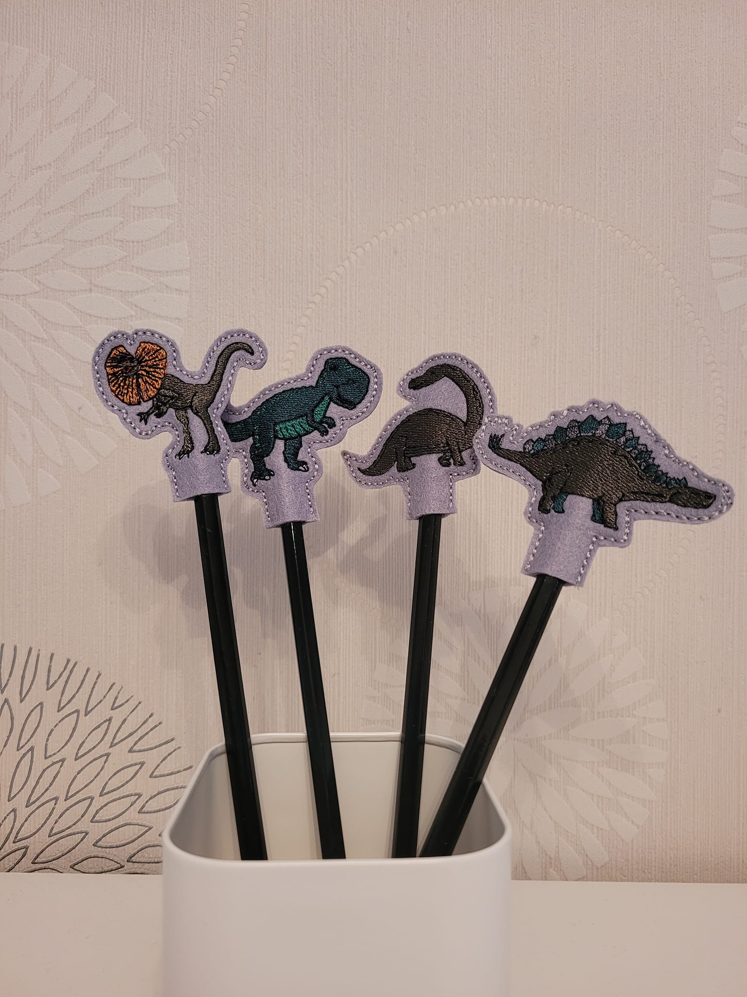 Stickdatei ITH Stifte Topper Dinosaurier