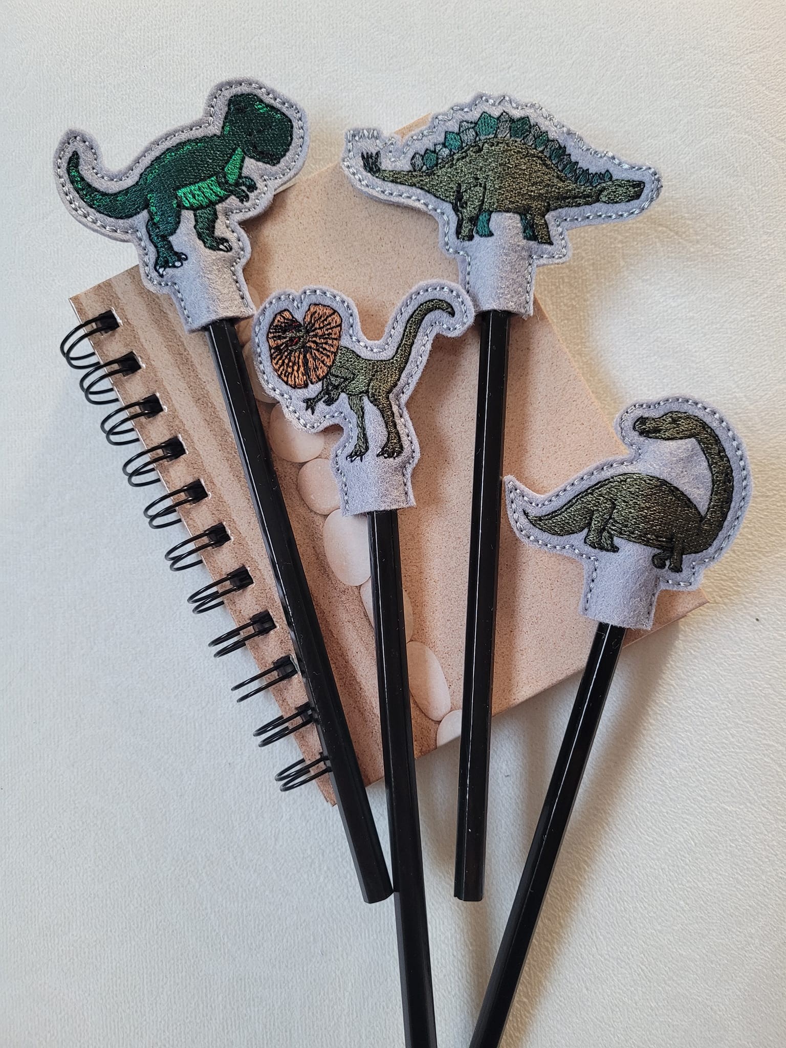 Stickdatei ITH Stifte Topper Dinosaurier