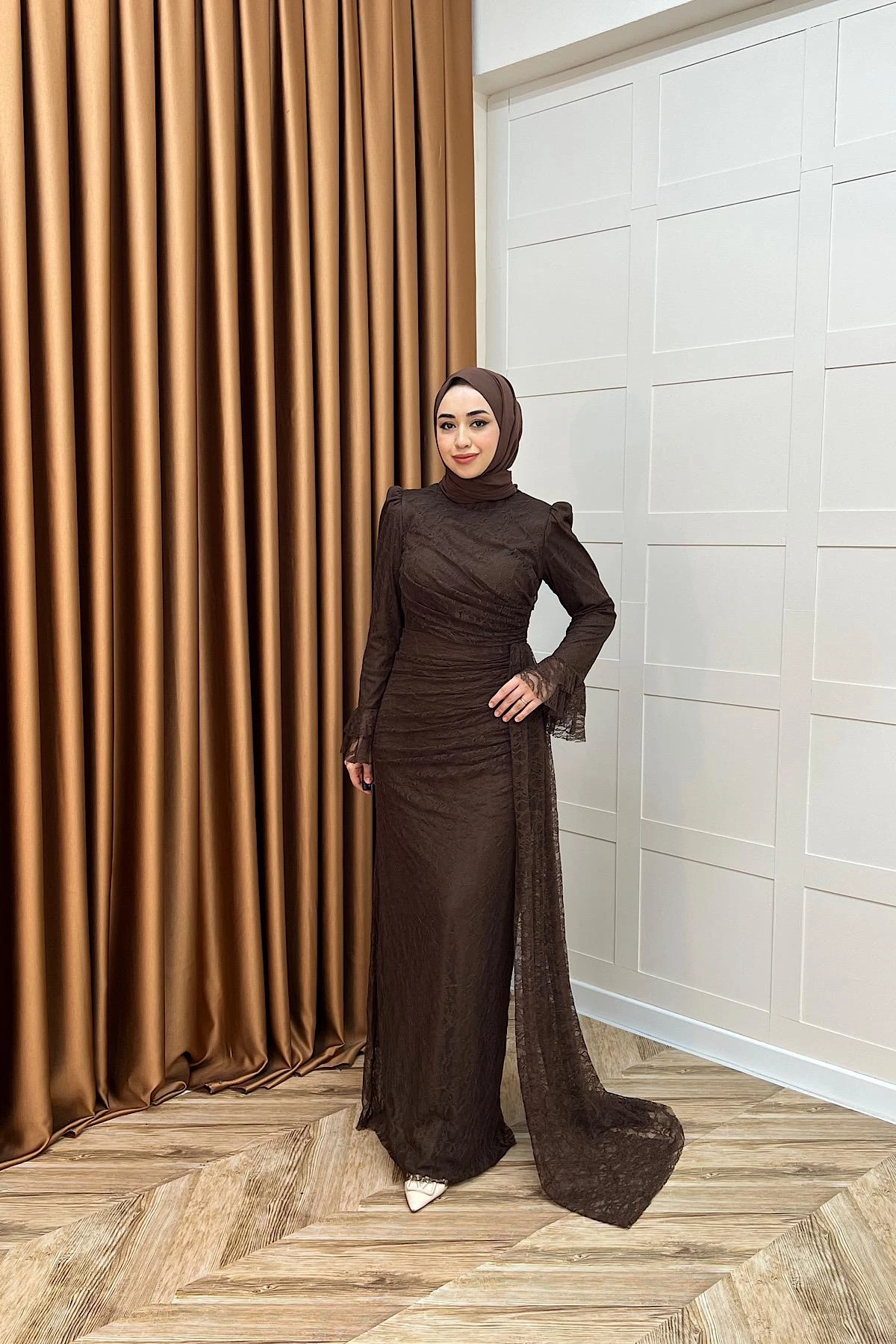 MIRA-ABENDKLEID