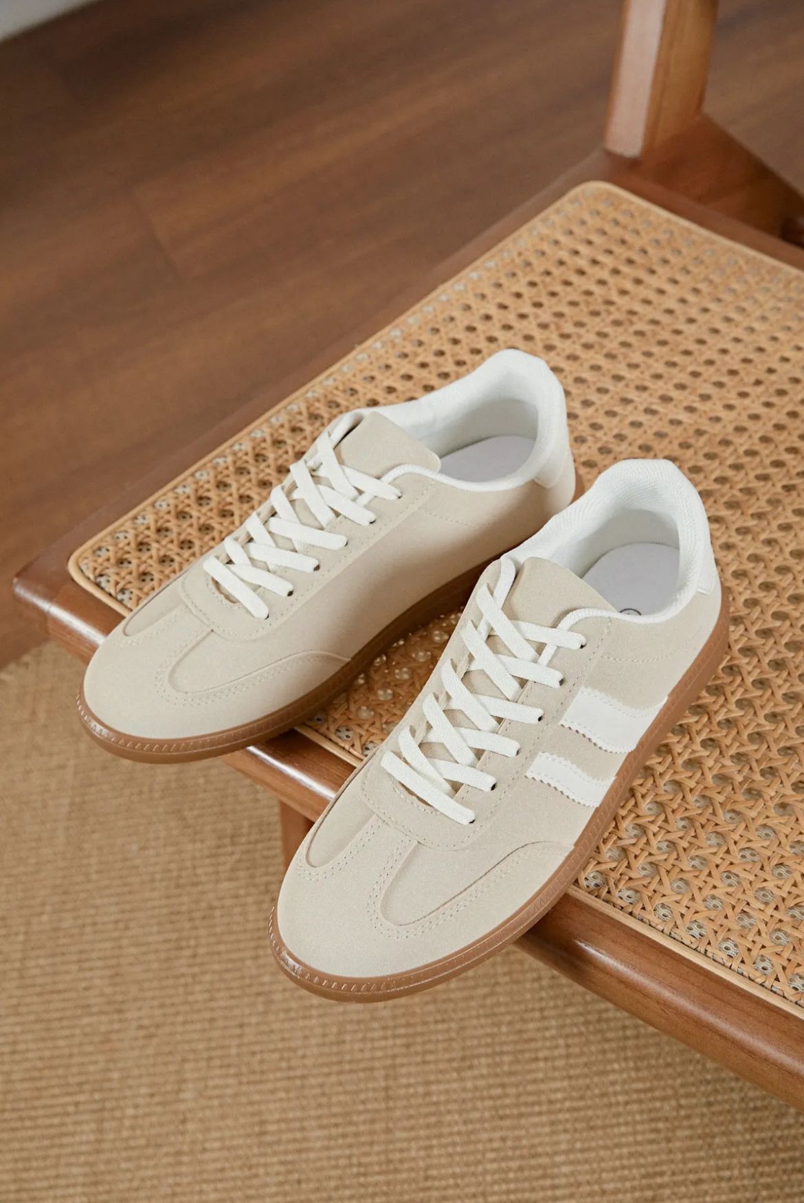 Sneaker Samba Klassischer Retro Sneaker mit Gummisohle Schnürschuh Turnschuh beige-weiß