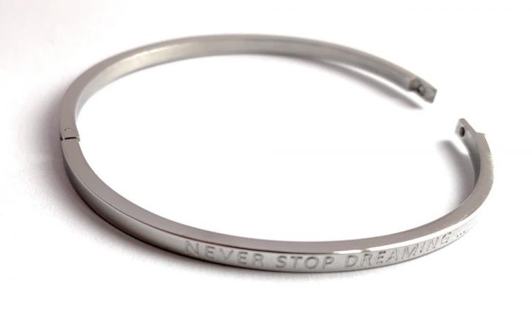 Mantra Armband Bracelet Sprucharmband "never stop dreaming" mit Clipverschluss
