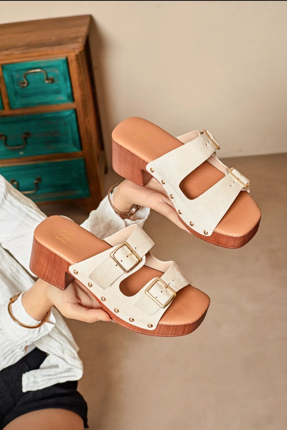 Clogs Mules beige mit hohem Absatz Sandale Cloggs Plateau Slides