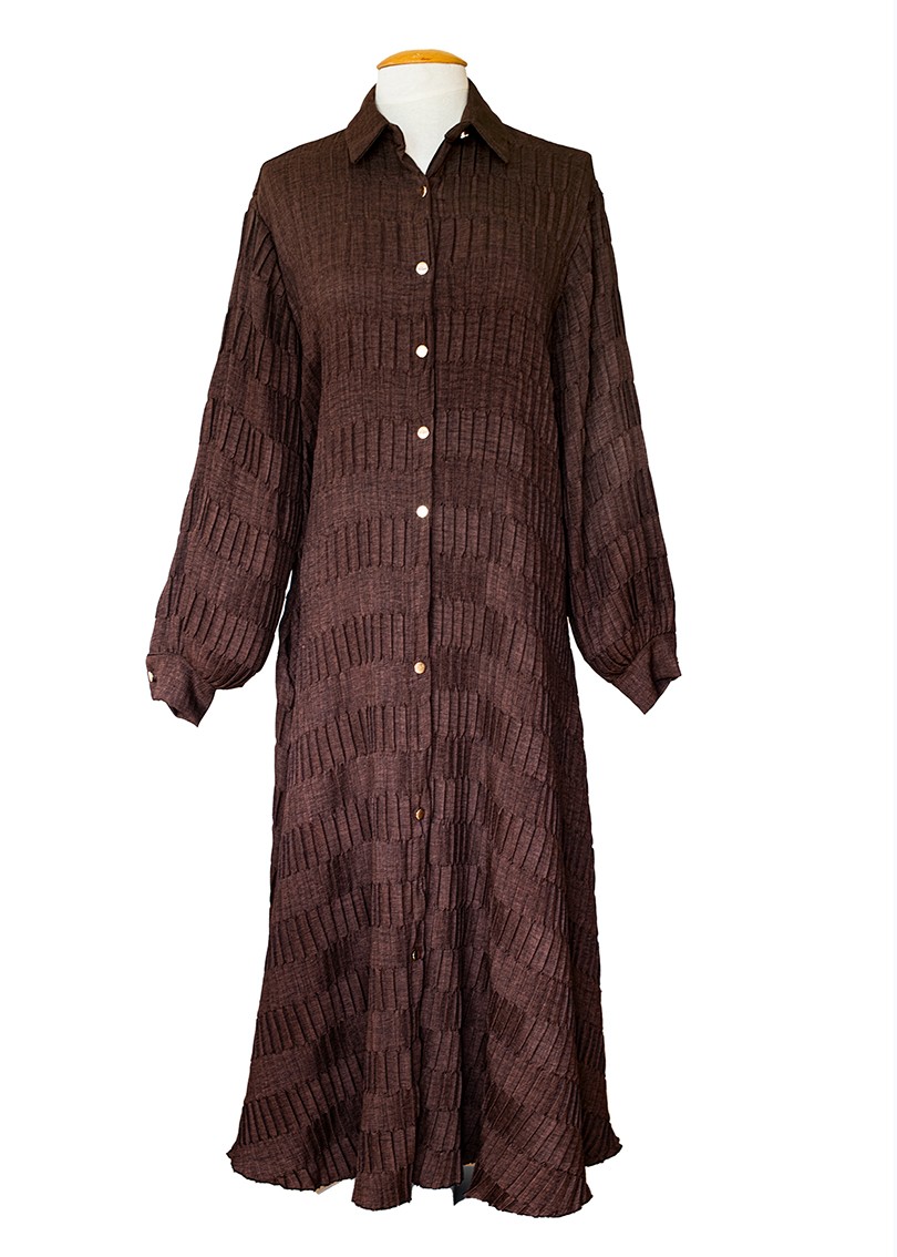 Hemdkleid lang in modernem Pliessee Look, langarm, Einheitsgröße 38-42 - Dunkelbraun