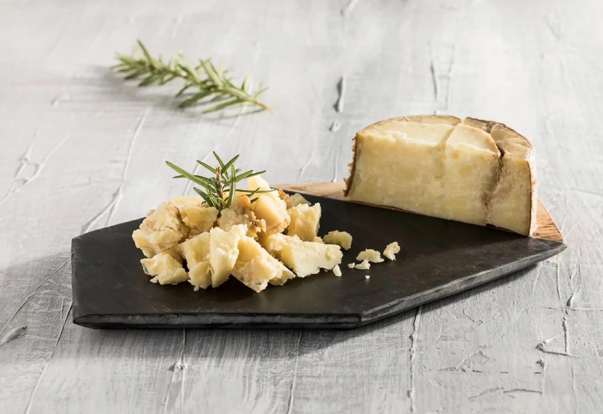 Erzincan Get- och Fårmjölkslagrad Tulumost (Lagrad i 6 Månader) 250g ✖ 8