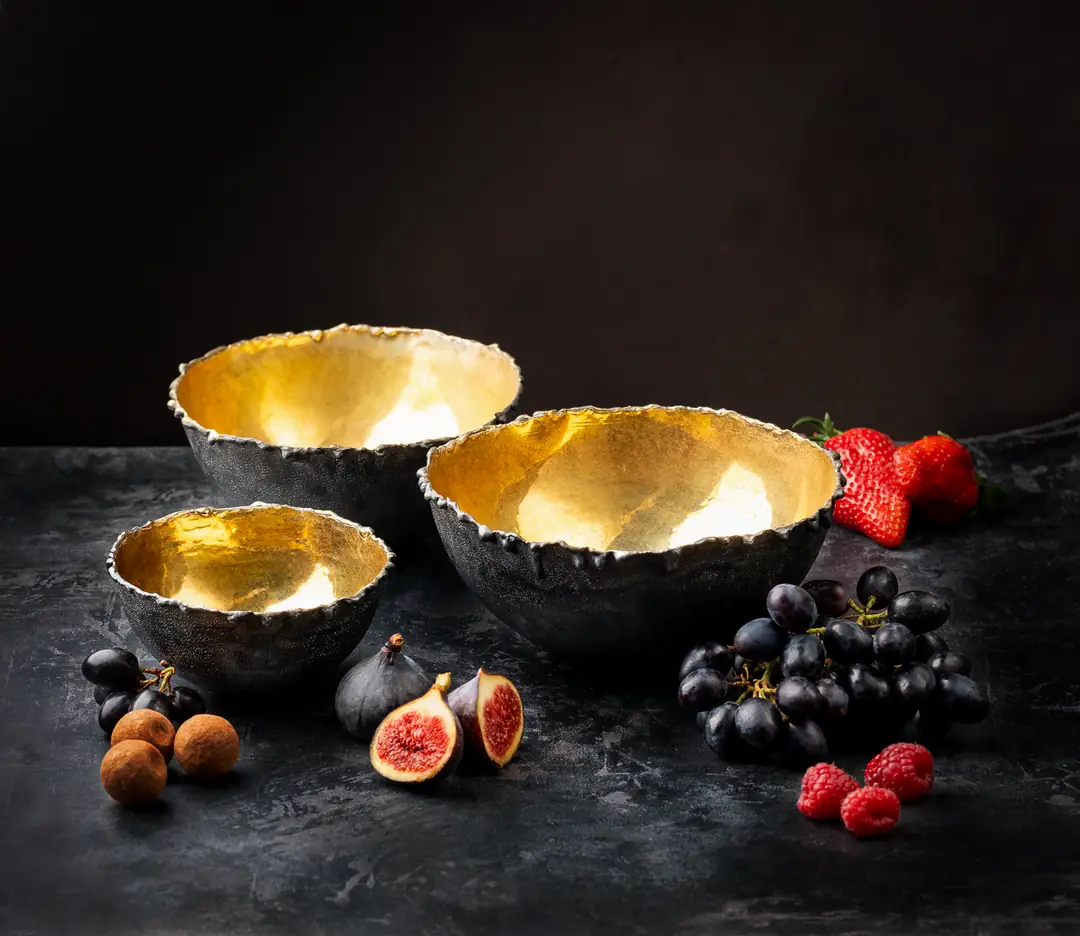 置物 Vintage Copper Bowl with 24K Gold Lining Oxidised copper bowl with 24k gold lining