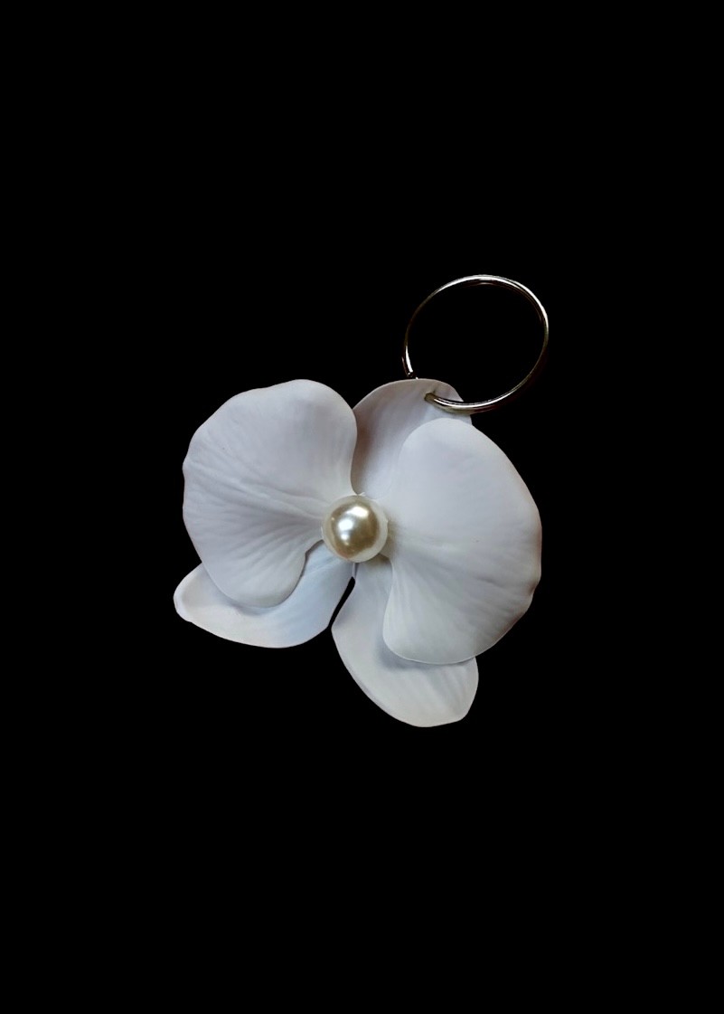 Orchid key ring with pearl 