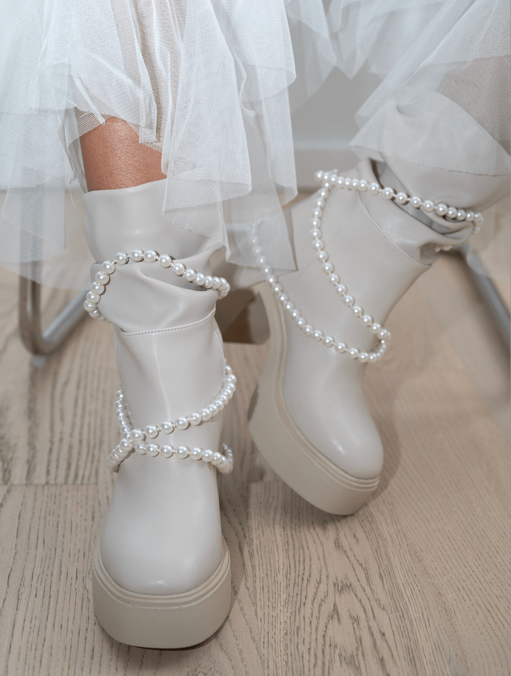 Beige boots with pearls 