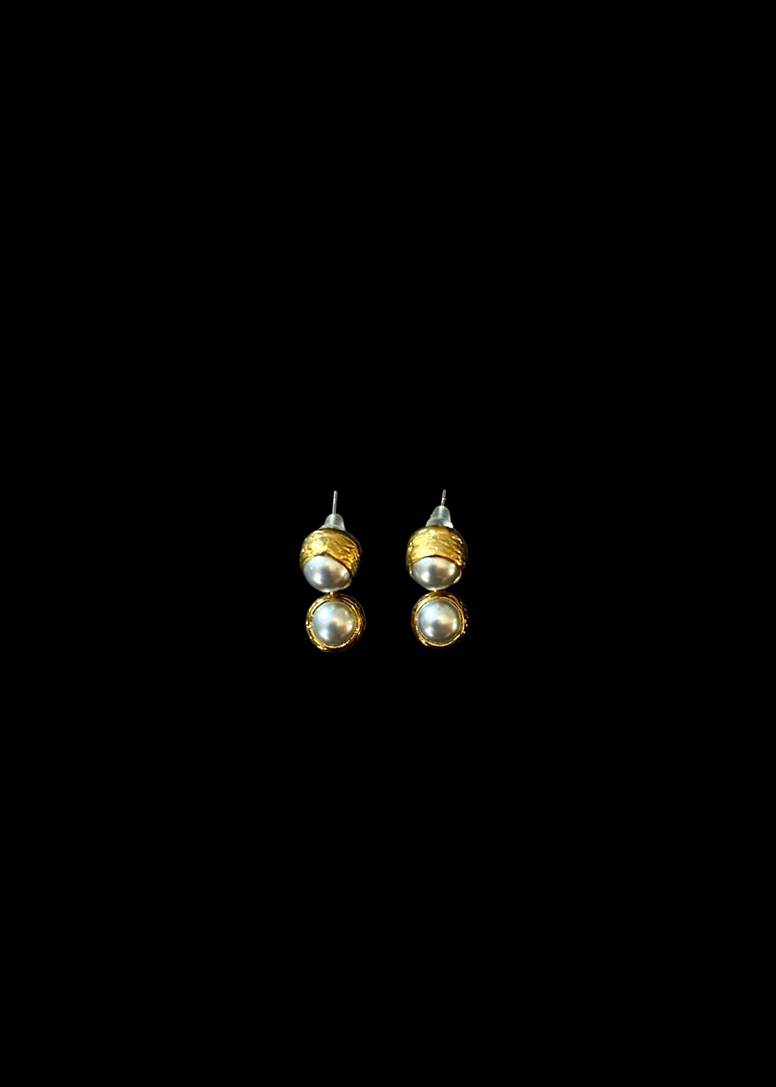 Gold earrings with two pearls 