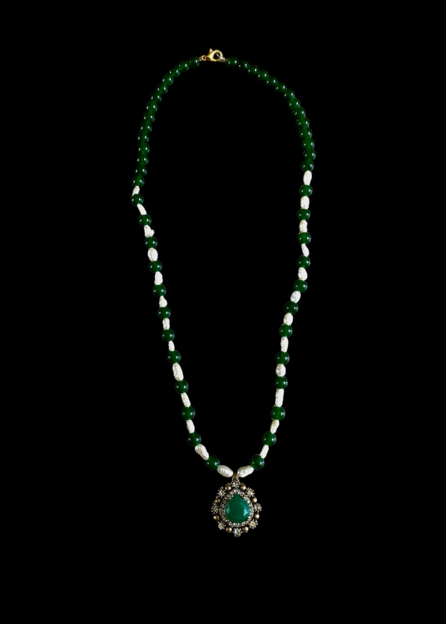 Green agate stone necklace with pearls