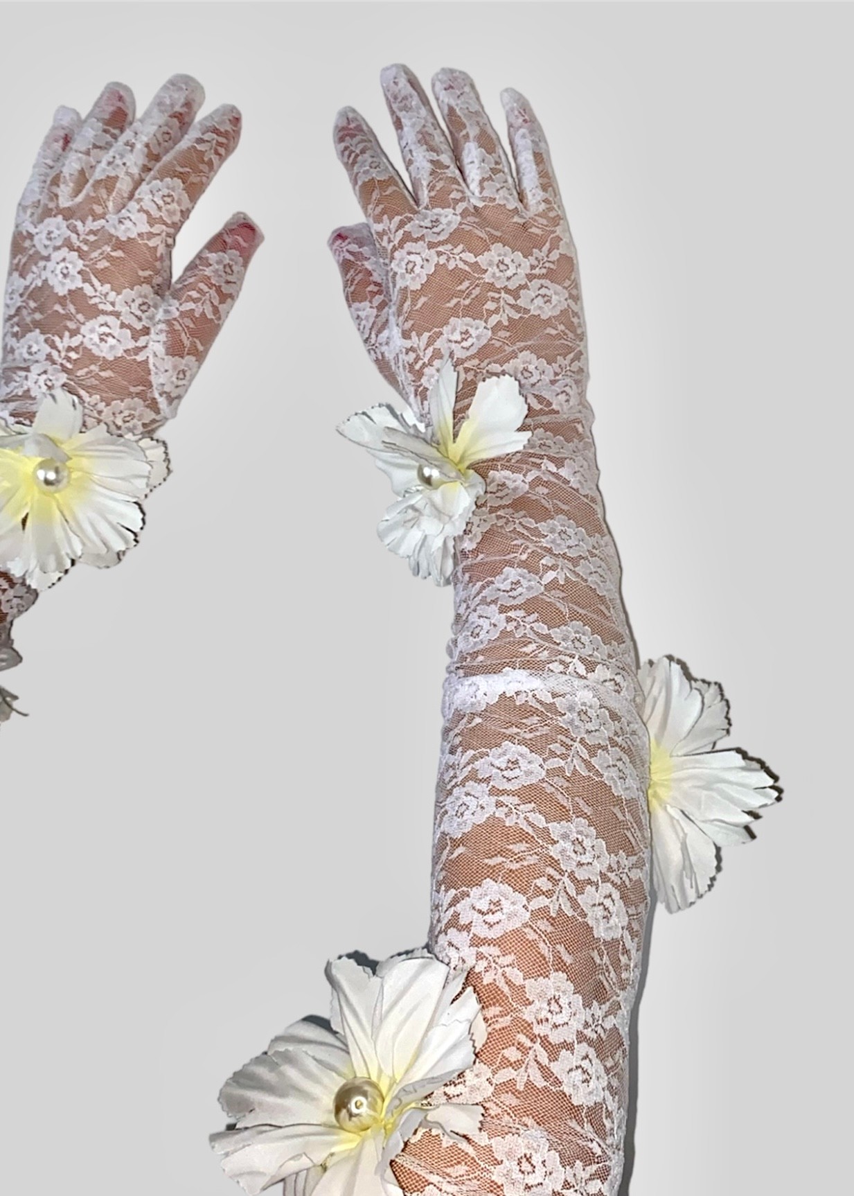 White lace flower gloves with pearls