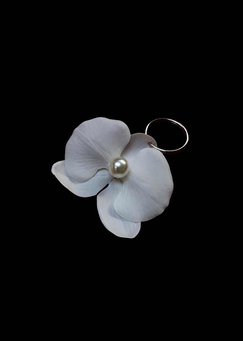 Orchid key ring with pearl 