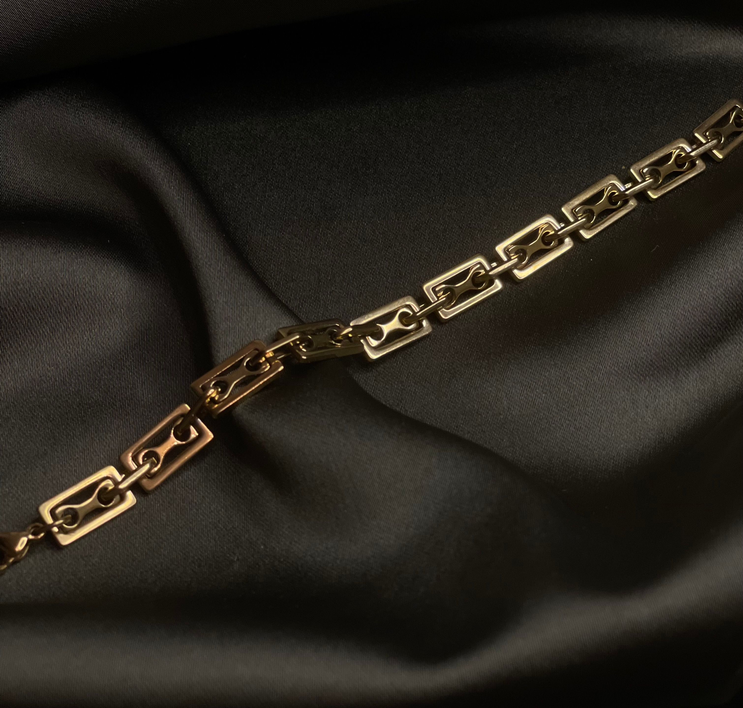 Goldene Armbandkette