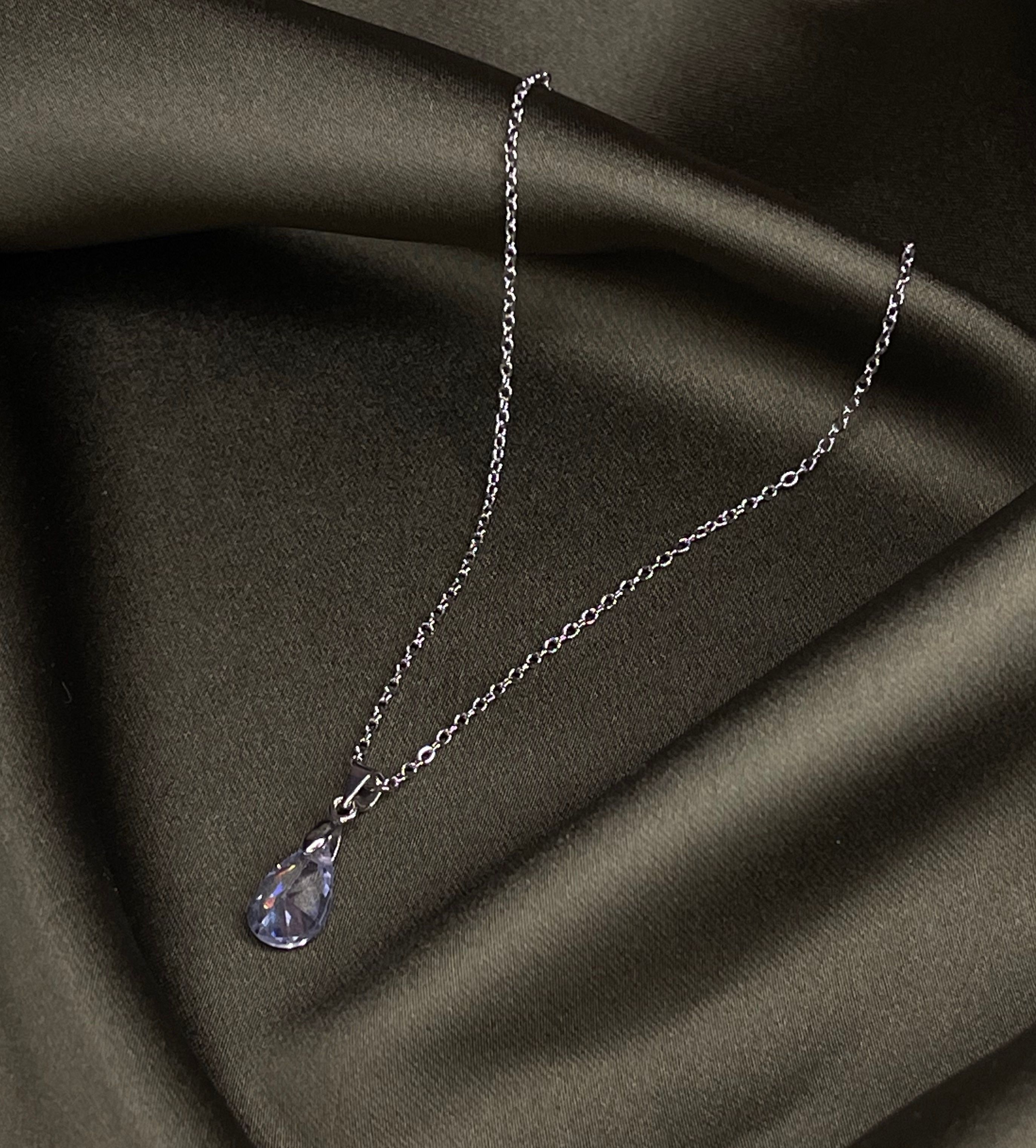 Teardrop Halskette