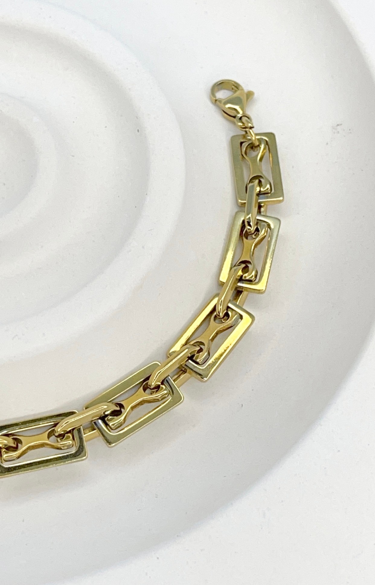 Goldene Armbandkette