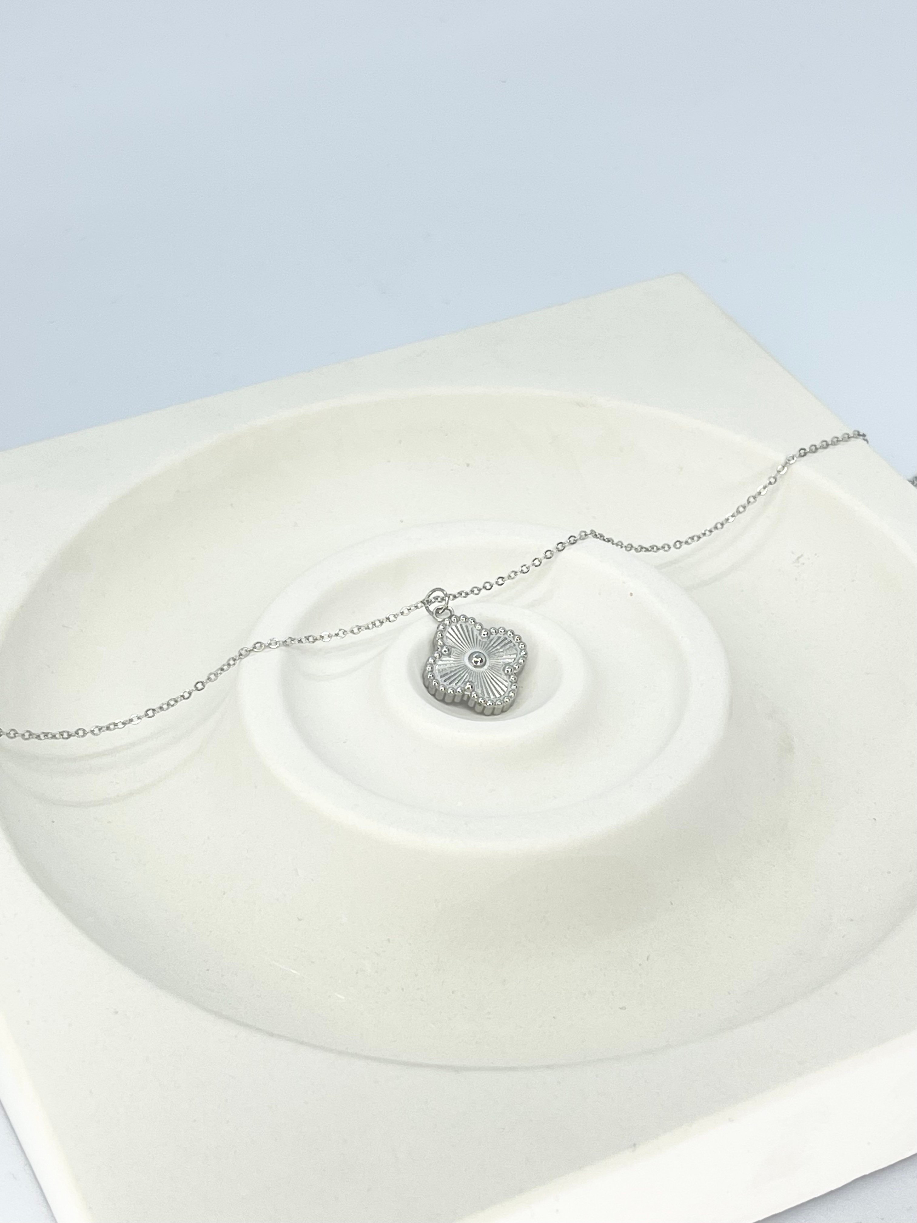 Silberne Kleeblatt-Halskette