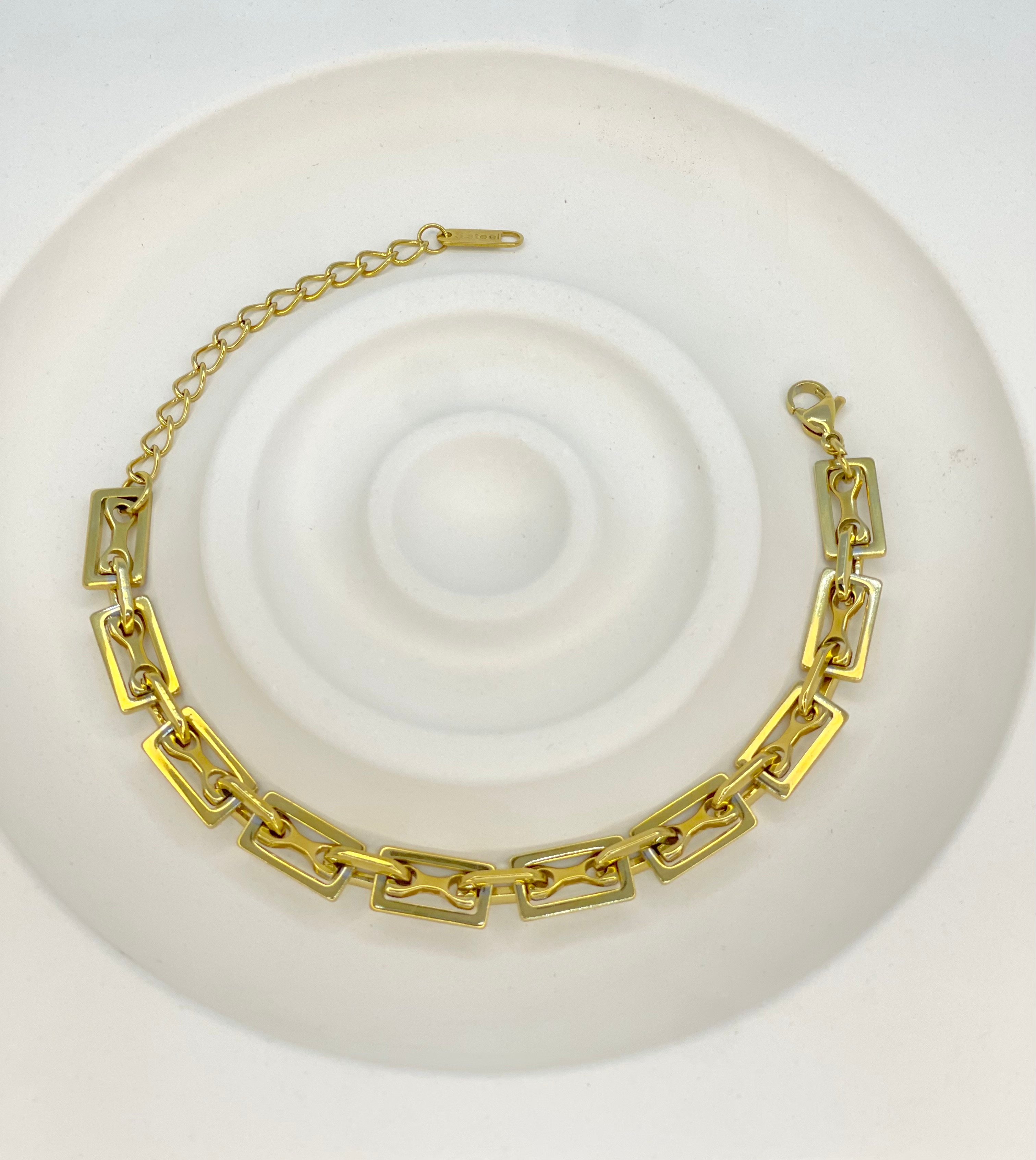 Goldene Armbandkette