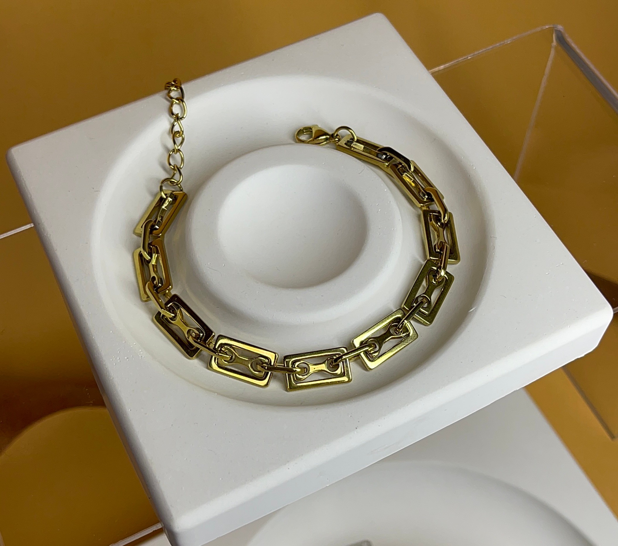 Goldene Armbandkette