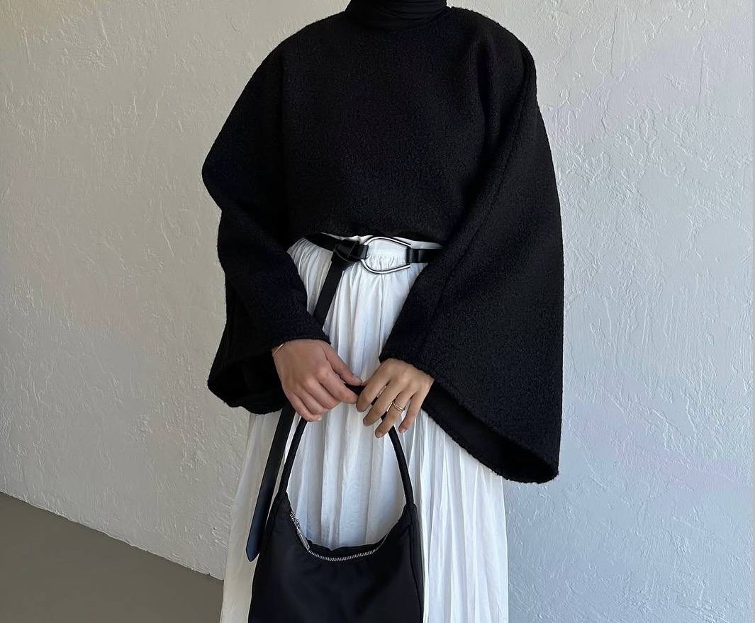 Schwarze Bouclé - Bluse