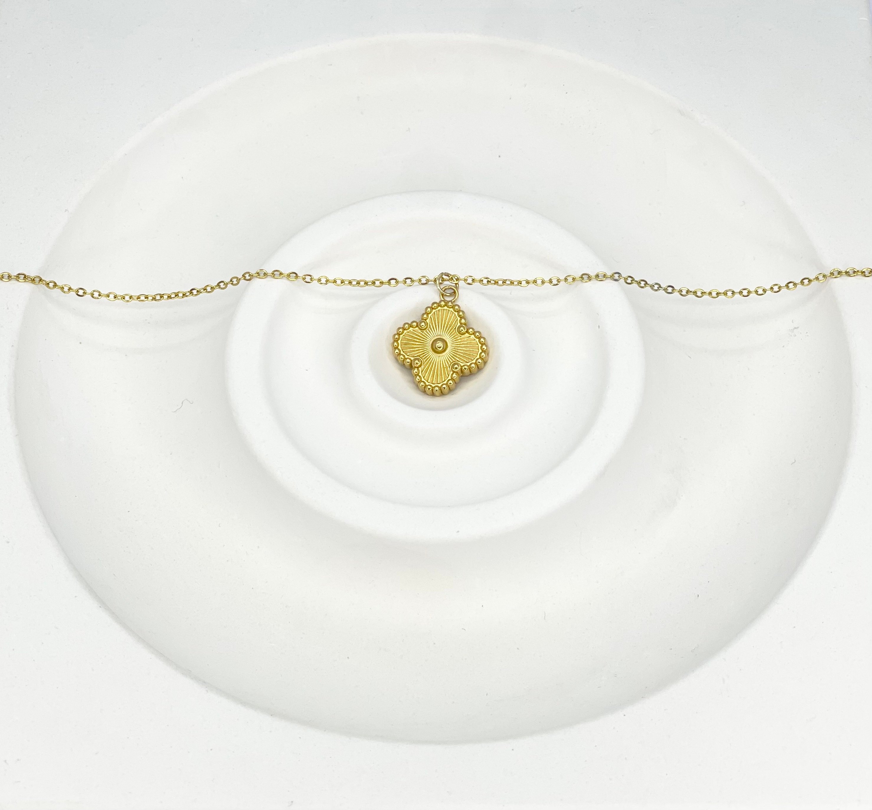 Goldene Kleeblatt-Halskette