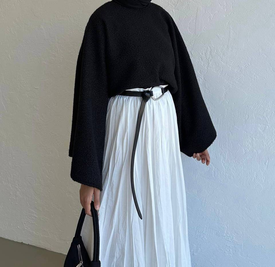 Schwarze Bouclé - Bluse