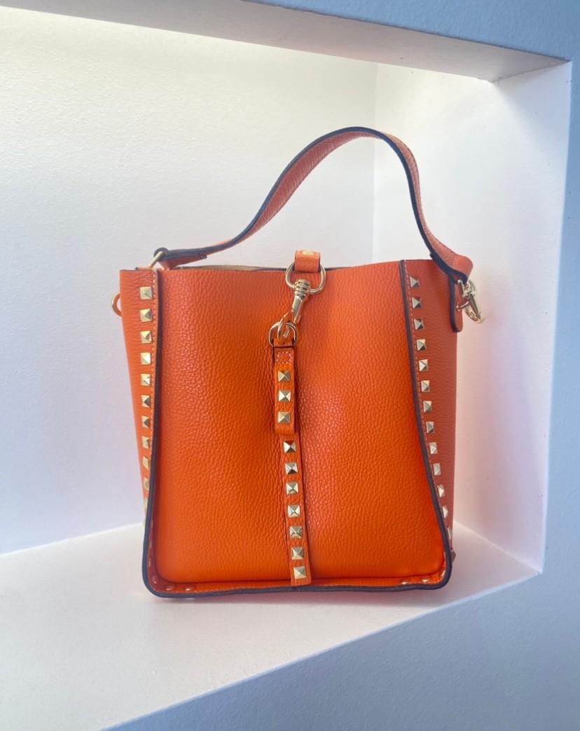 Tasche mit Nieten aus Leder - Orange