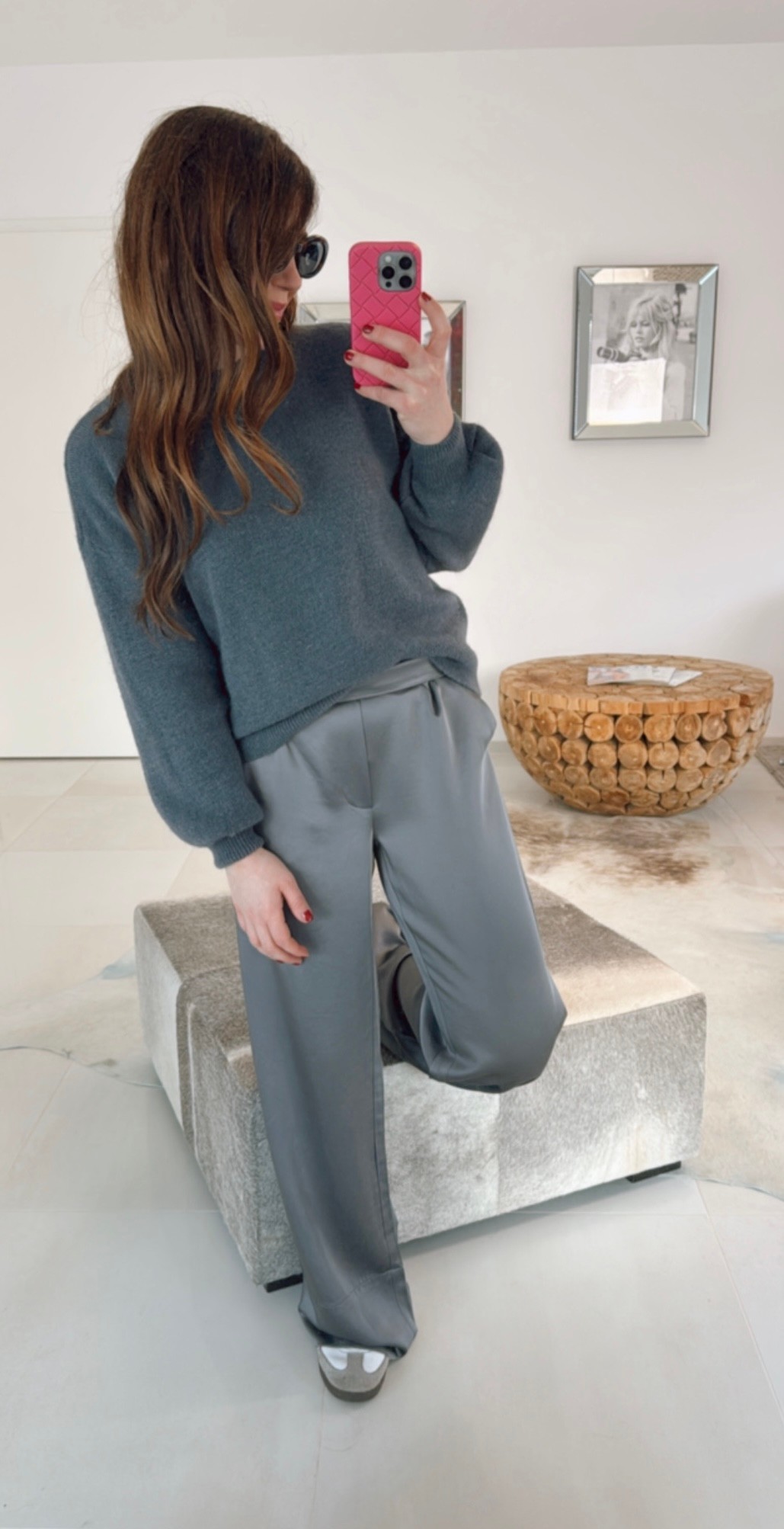 Graue Satinhose 