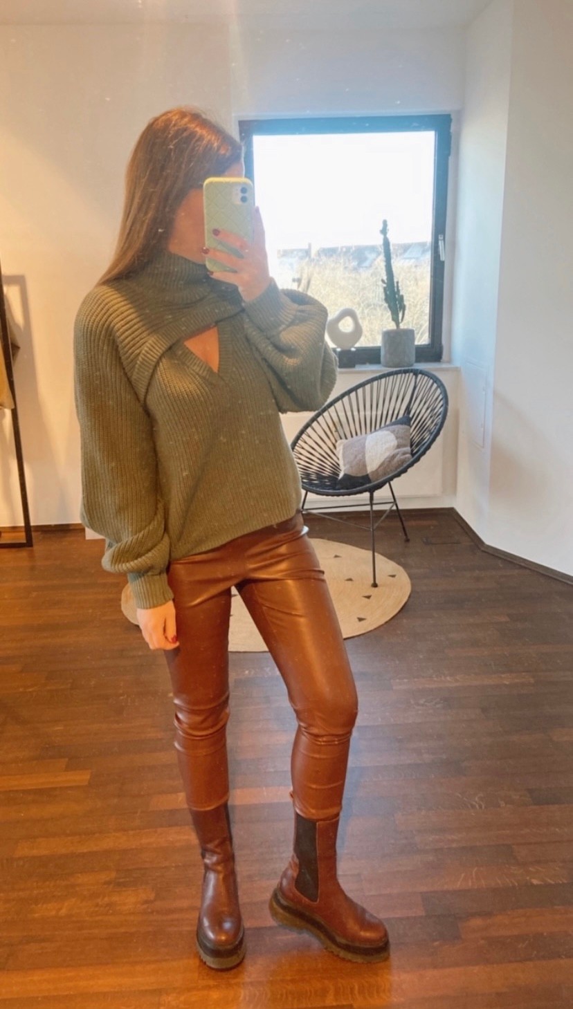 Pullover mit Cut Out - Khaki