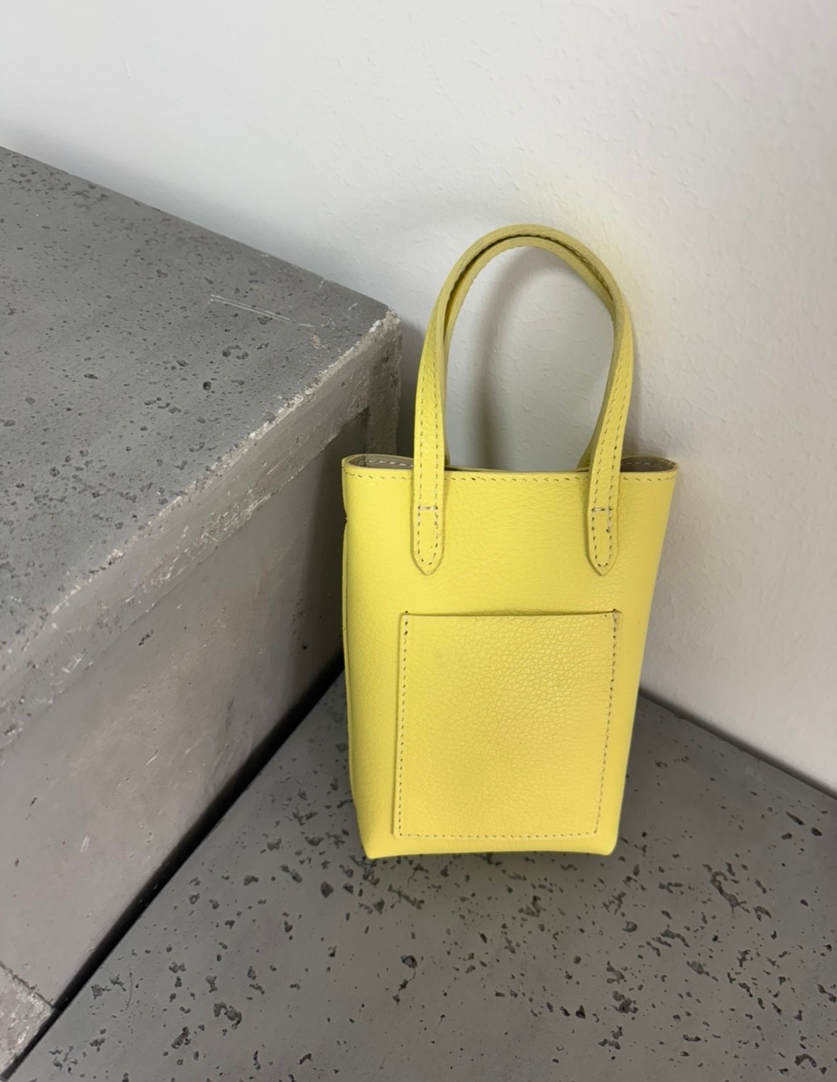 Kleine Tasche aus Leder - Gelb
