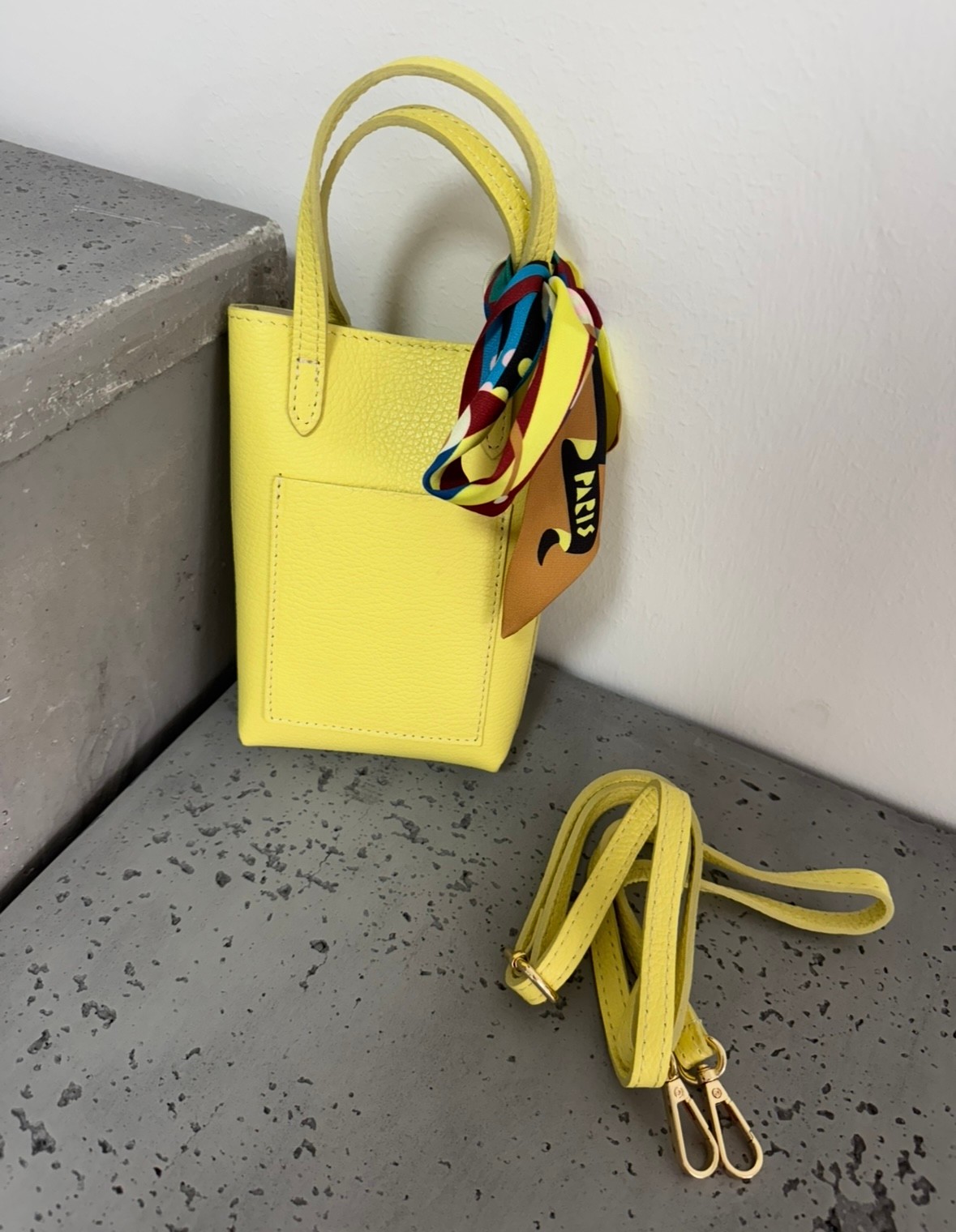 Kleine Tasche aus Leder - Gelb