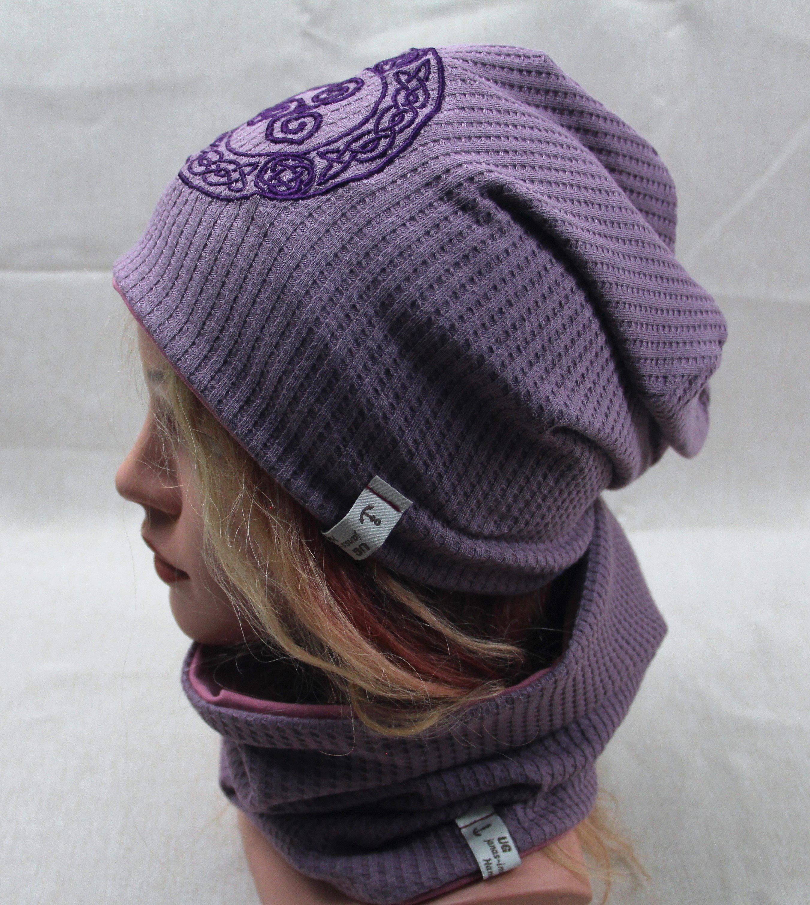 Beanie-Set, Chemomütze, Triskele, beere, mit eigener Stickerei