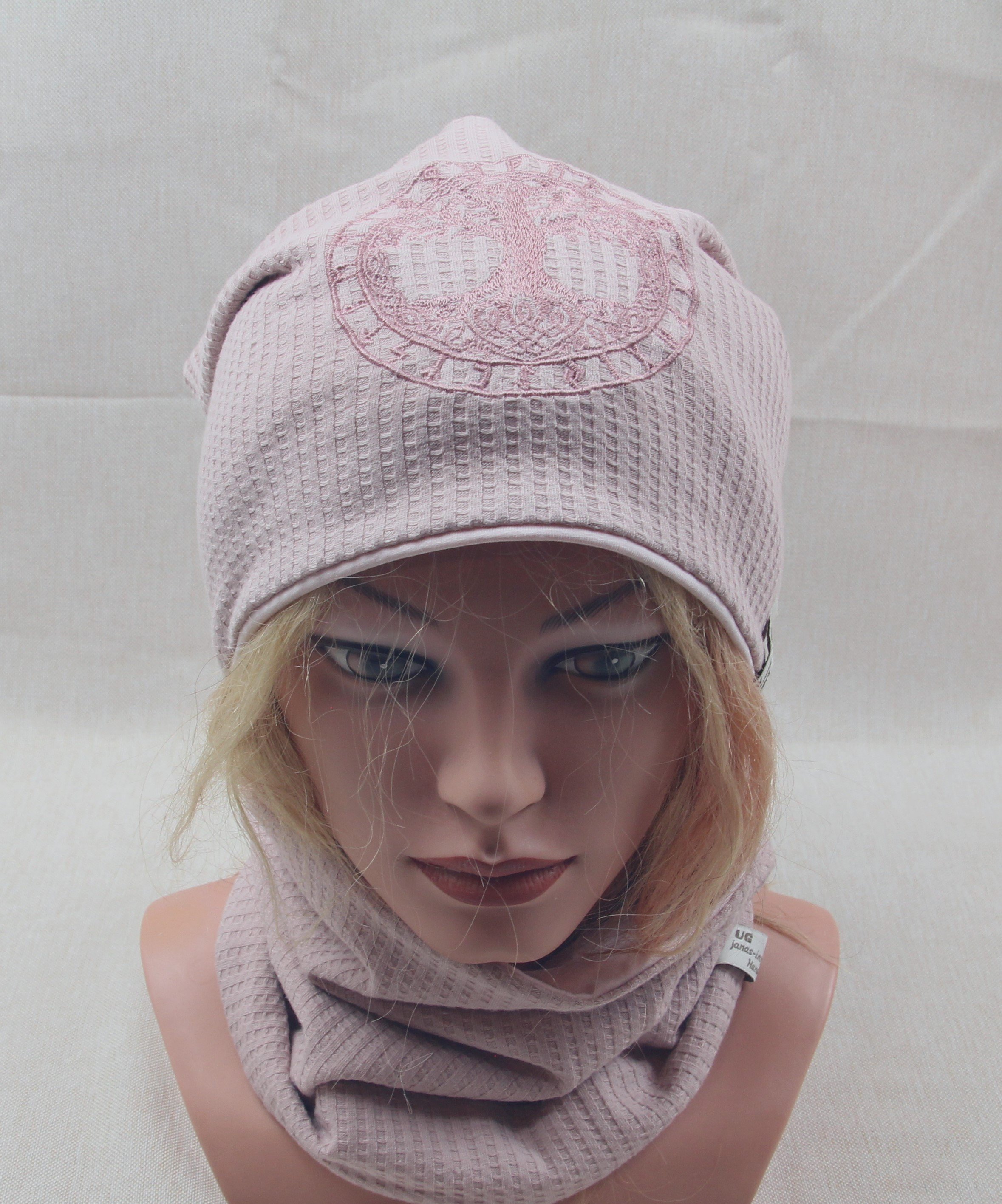 Beanie-Set, Chemomütze, Yggdrasil, altrosa mit eigener Stickerei