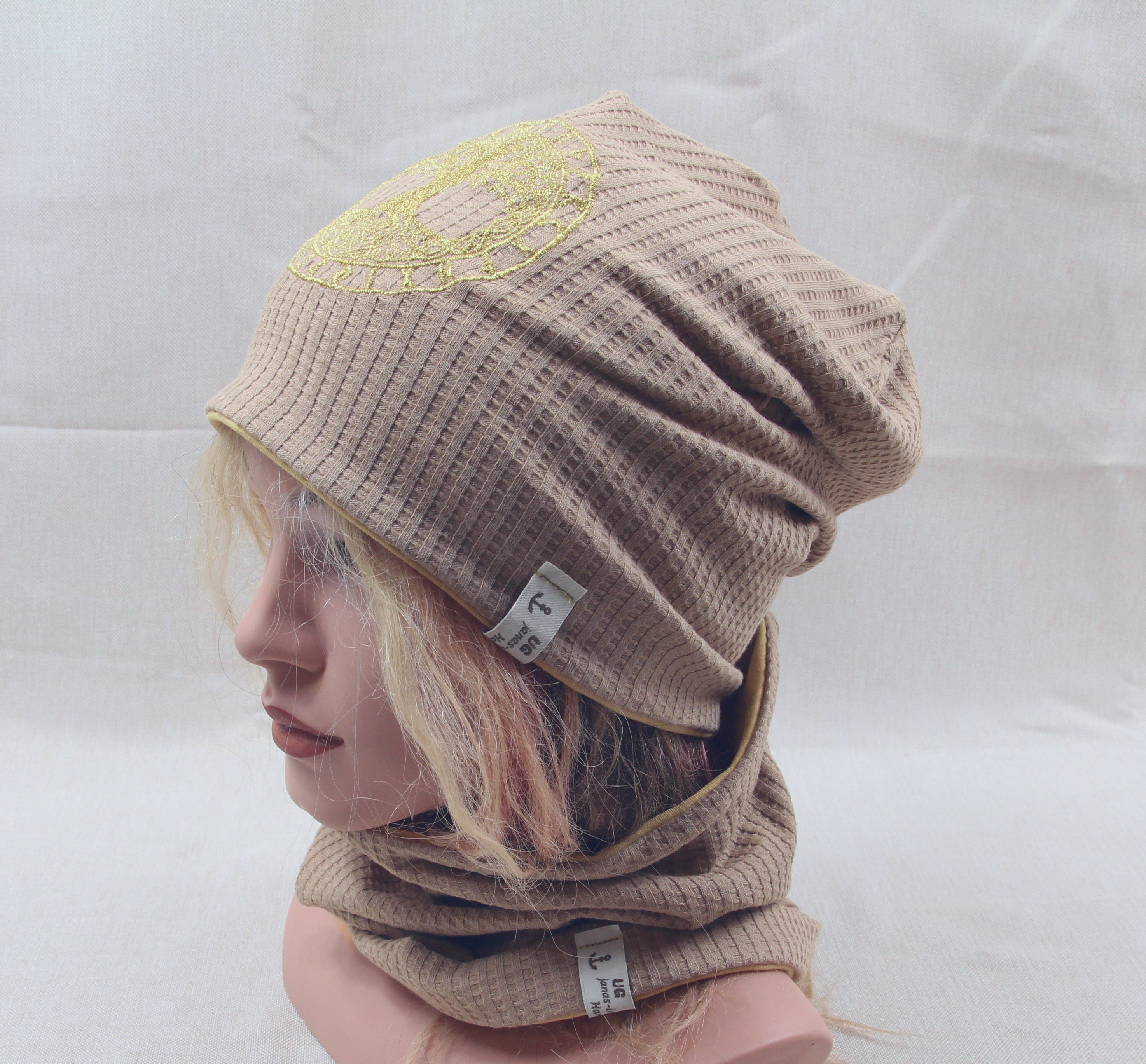 Beanie-Set, Chemomütze, Yggdrasil, dunkelbeige mit Gold und eigener Stickerei