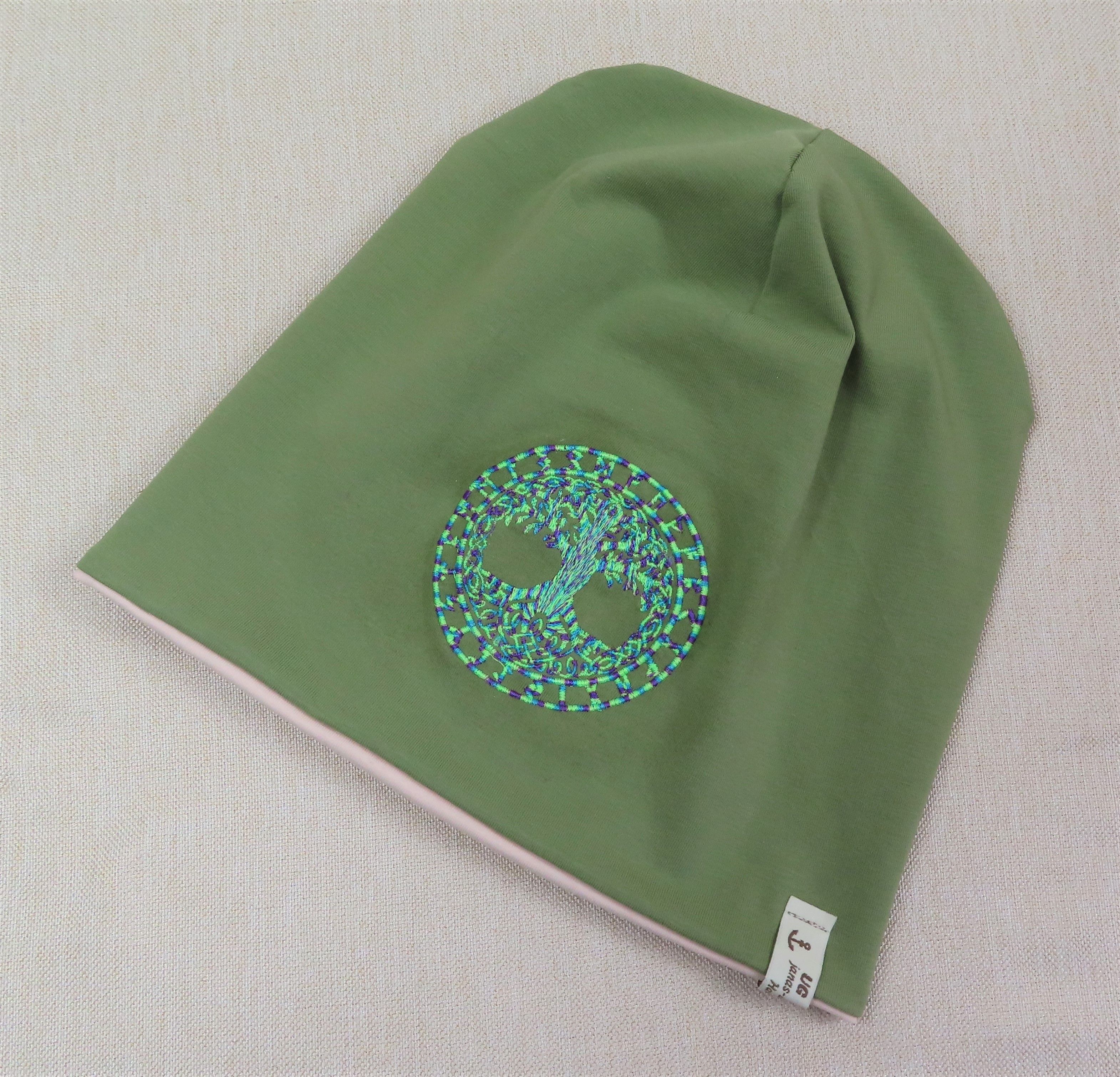 Beanie, Mütze, Chemomütze, Yggdrasil, grün, mit eigener Stickerei, der Weltenbaum
