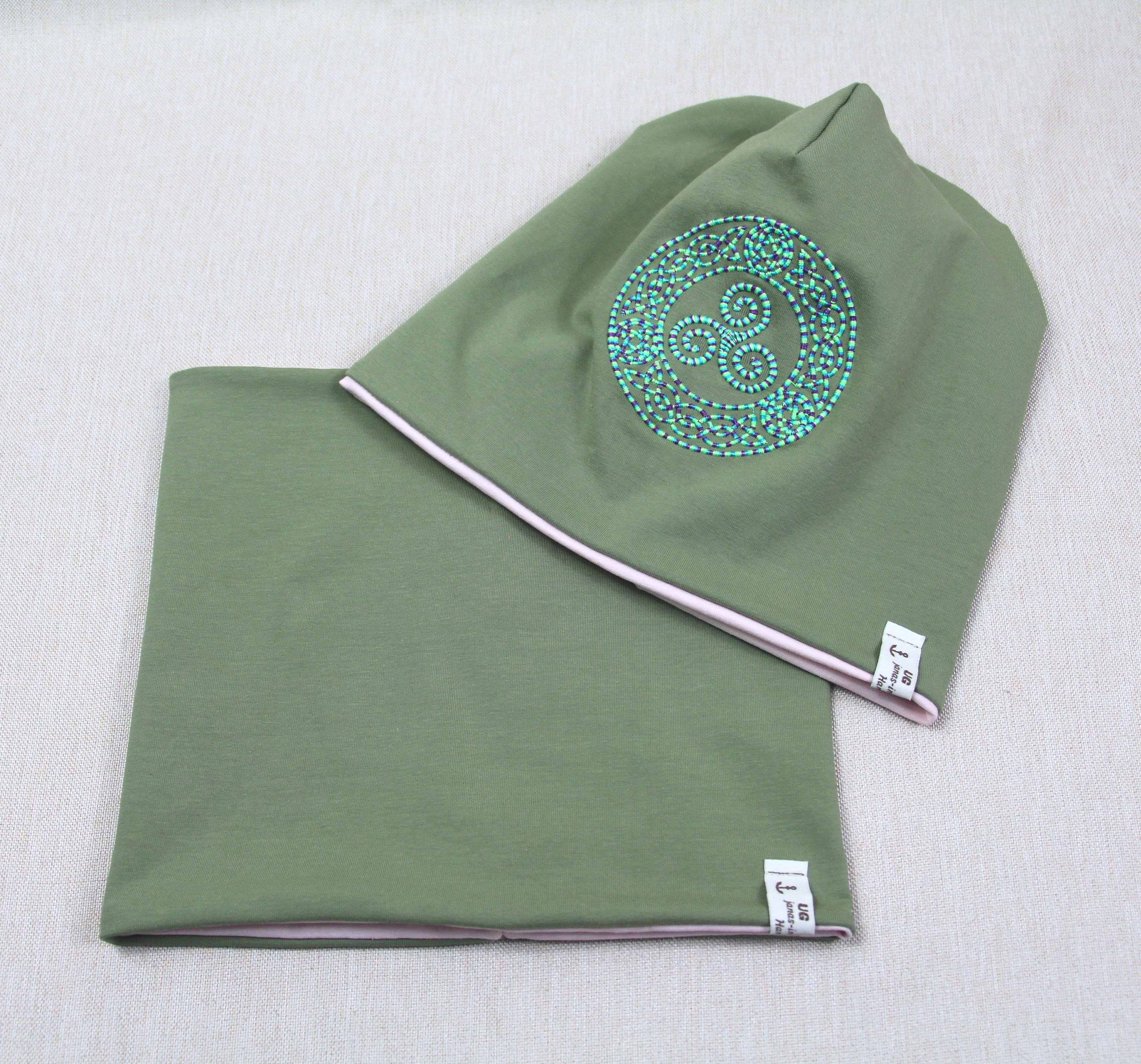 Beanie-Set, Chemomütze, Triskele, grün, mit eigener Stickerei
