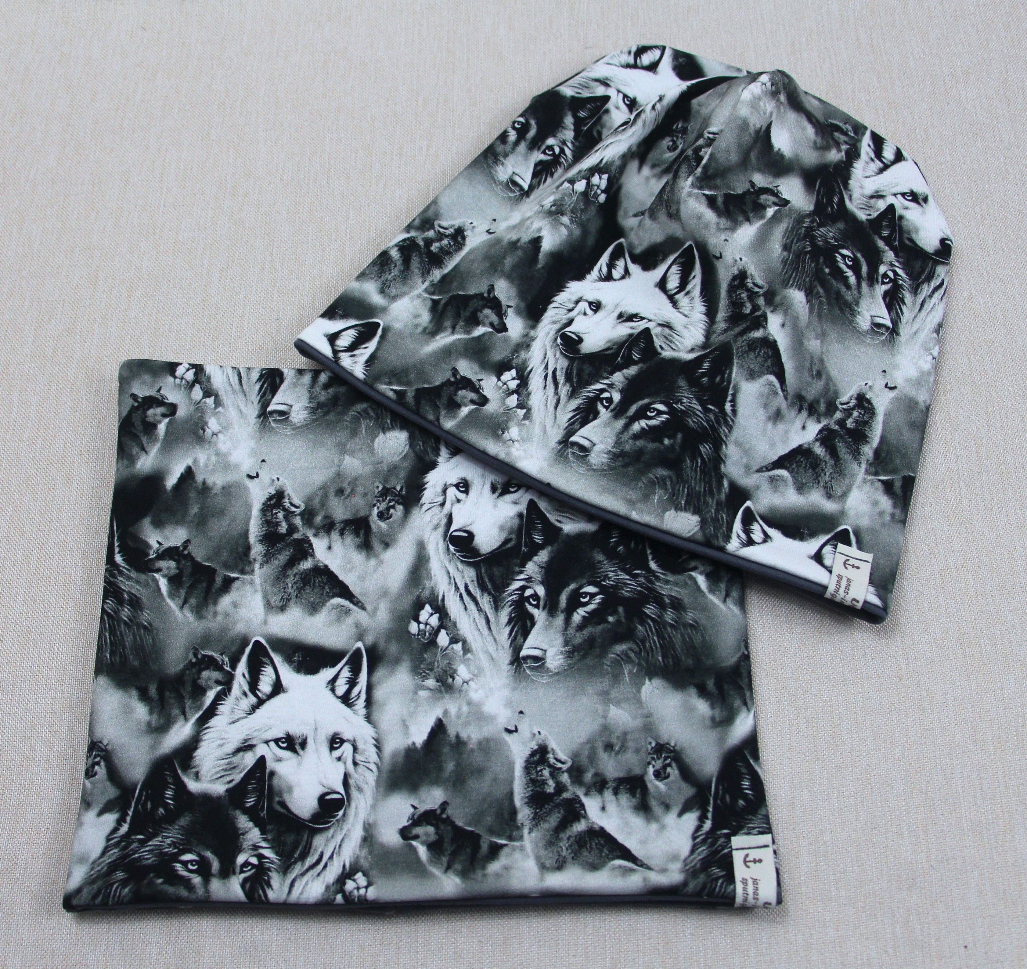 Beanie-Set, Chemomütze, Wölfe, schwarz-weiß