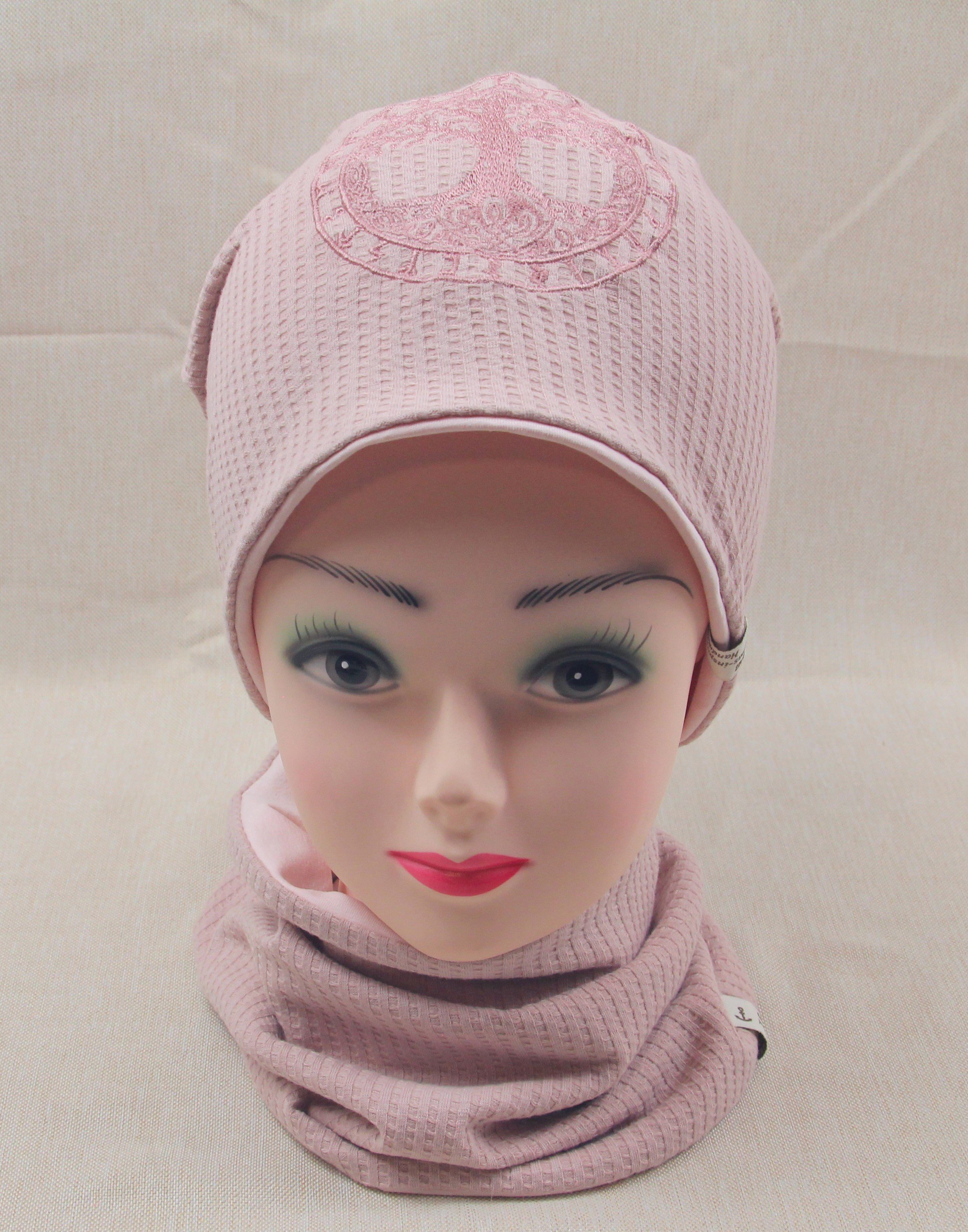 Beanie-Set, Chemomütze, Yggdrasil, altrosa mit eigener Stickerei