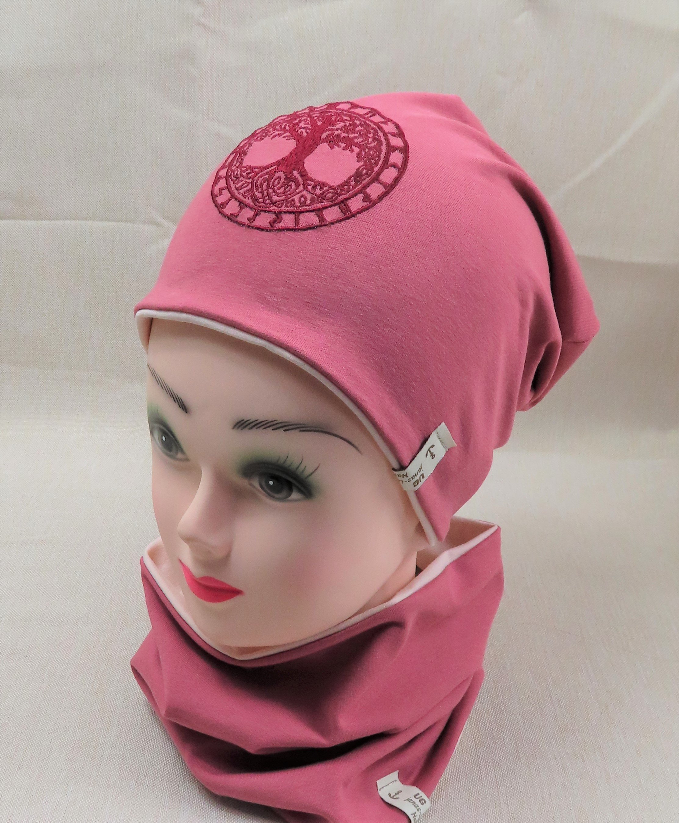 Beanie-Set, Chemomütze, Yggdrasil, rot, mit eigener Stickerei, der Weltenbaum