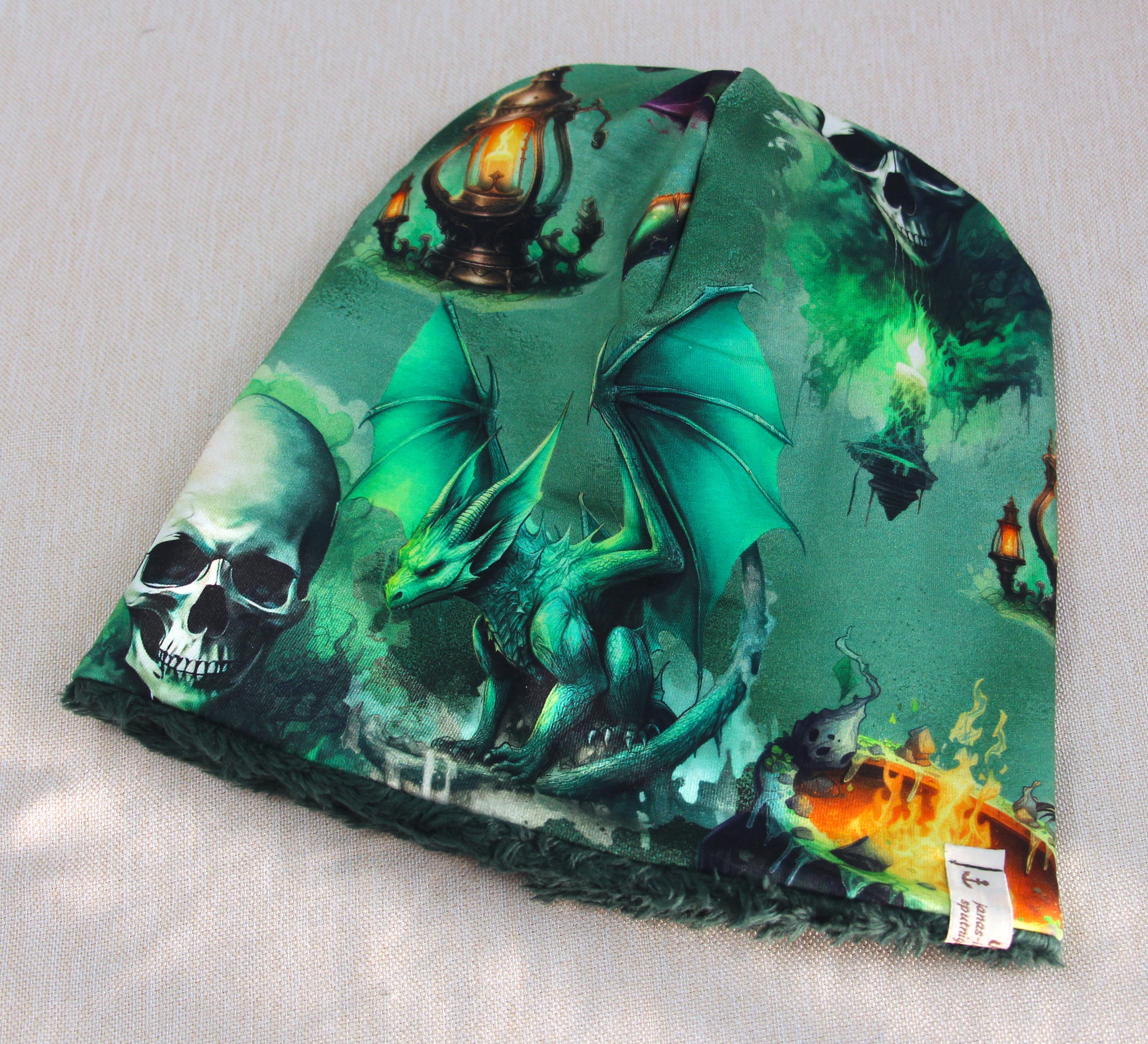 Winter-Beanie, Drache mit Totenkopf