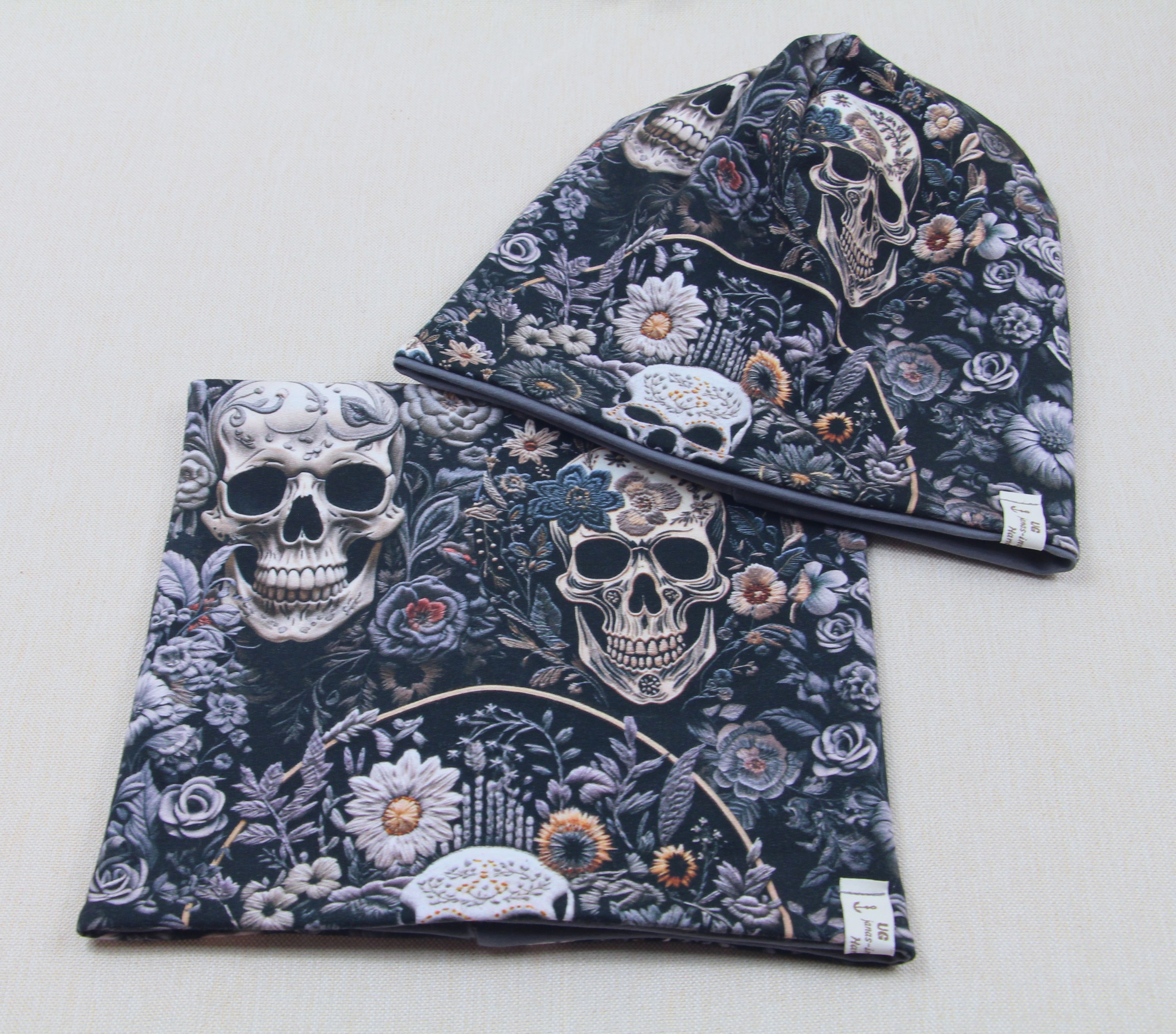 Beanie-Set, Totenkopf mit Rosen