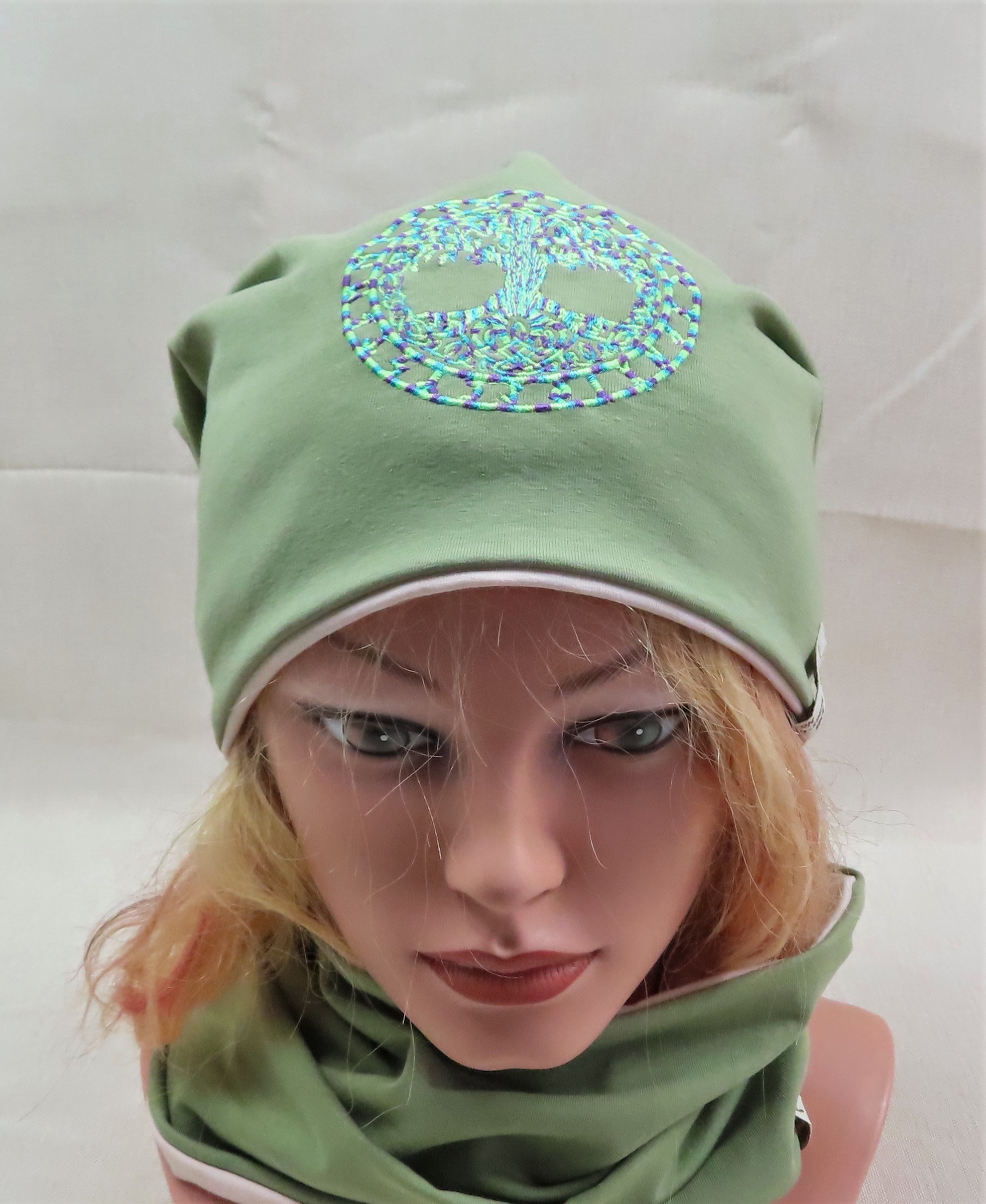 Beanie-Set, Chemomütze, Yggdrasil, Weltenbaum, grün, mit eigener Stickerei