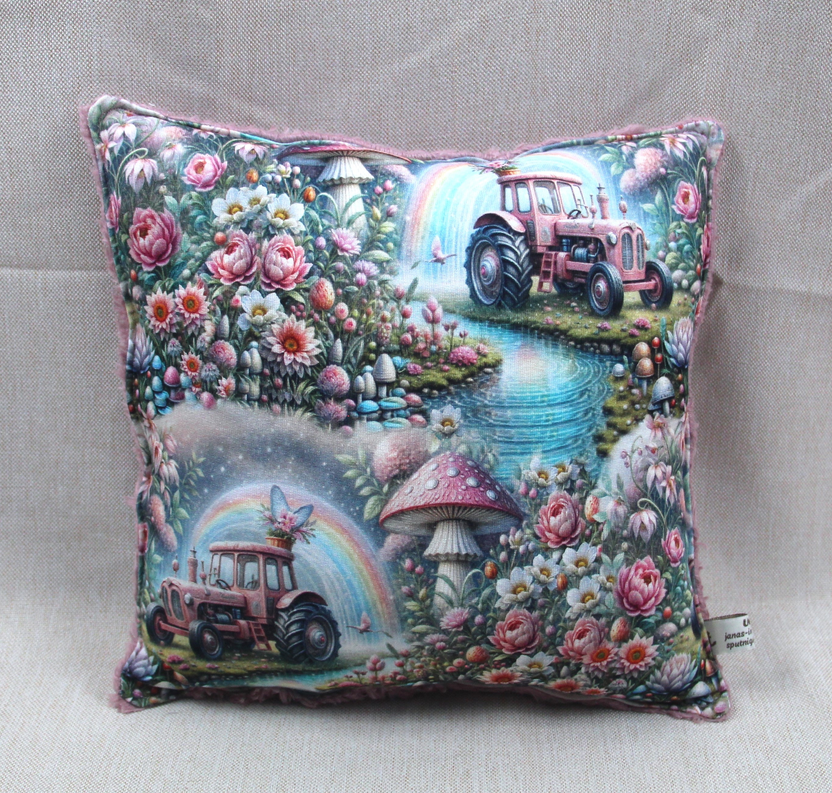 Deko-Kuschelkissen, rosa Traktor im Regenbogen, 25x25cm