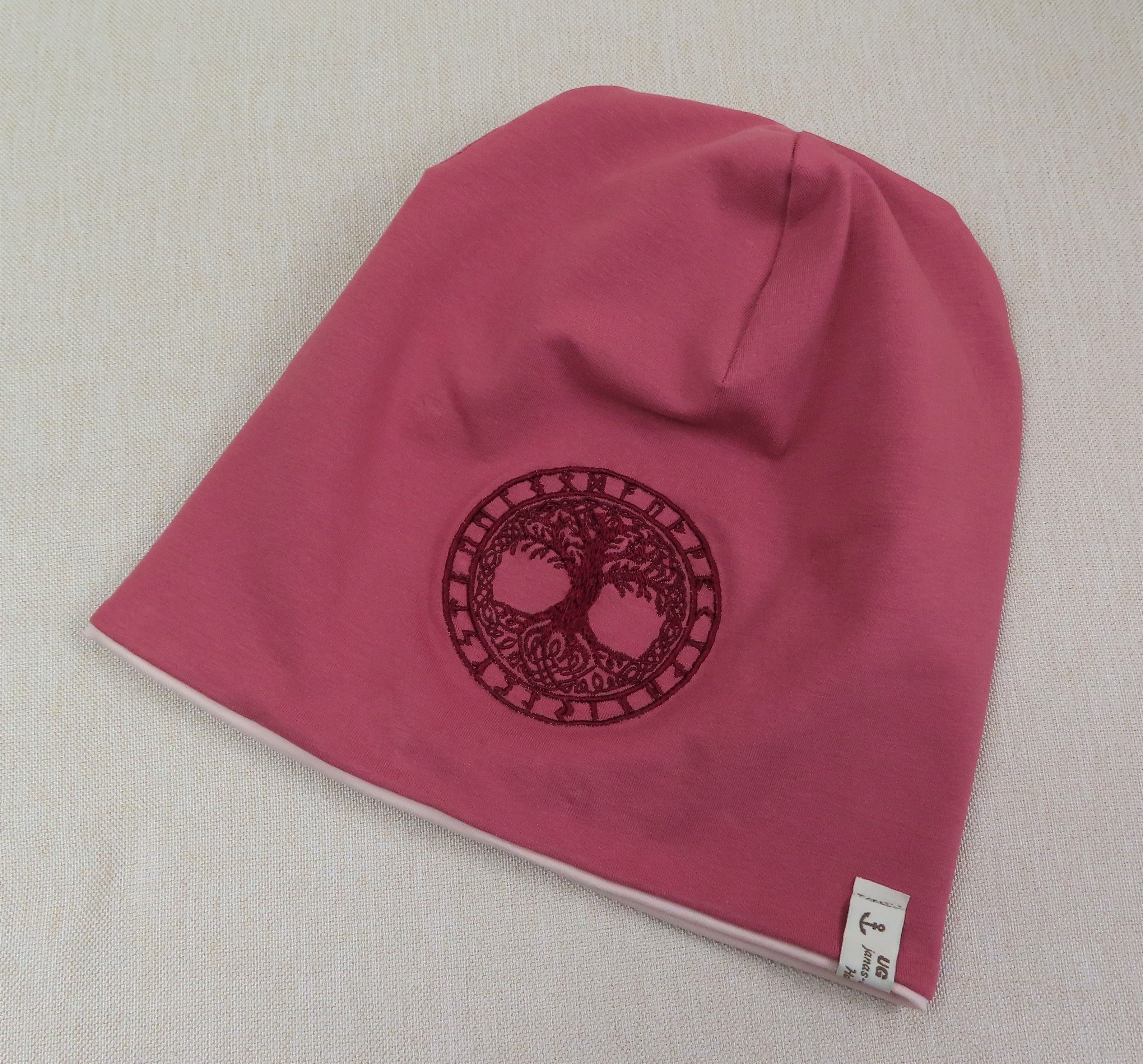 Beanie, Mütze, Chemomütze, Yggdrasil, rot, mit eigener Stickerei, der Weltenbaum